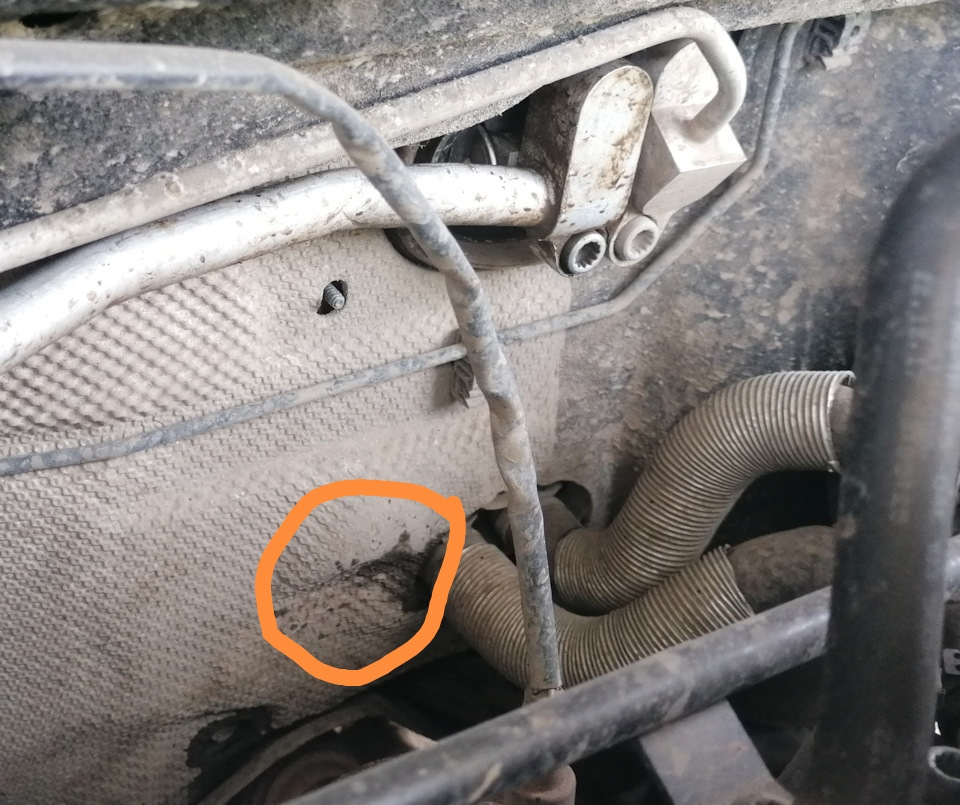 Honda crv 4 трубка конденсата. Дренажная трубка кондиционера шкода рапид. Дренаж кондиционера шкода рапид 1. Испаритель кондиционера skoda octavia 2019 jl. Дренаж кондиционера шкода рапид.
