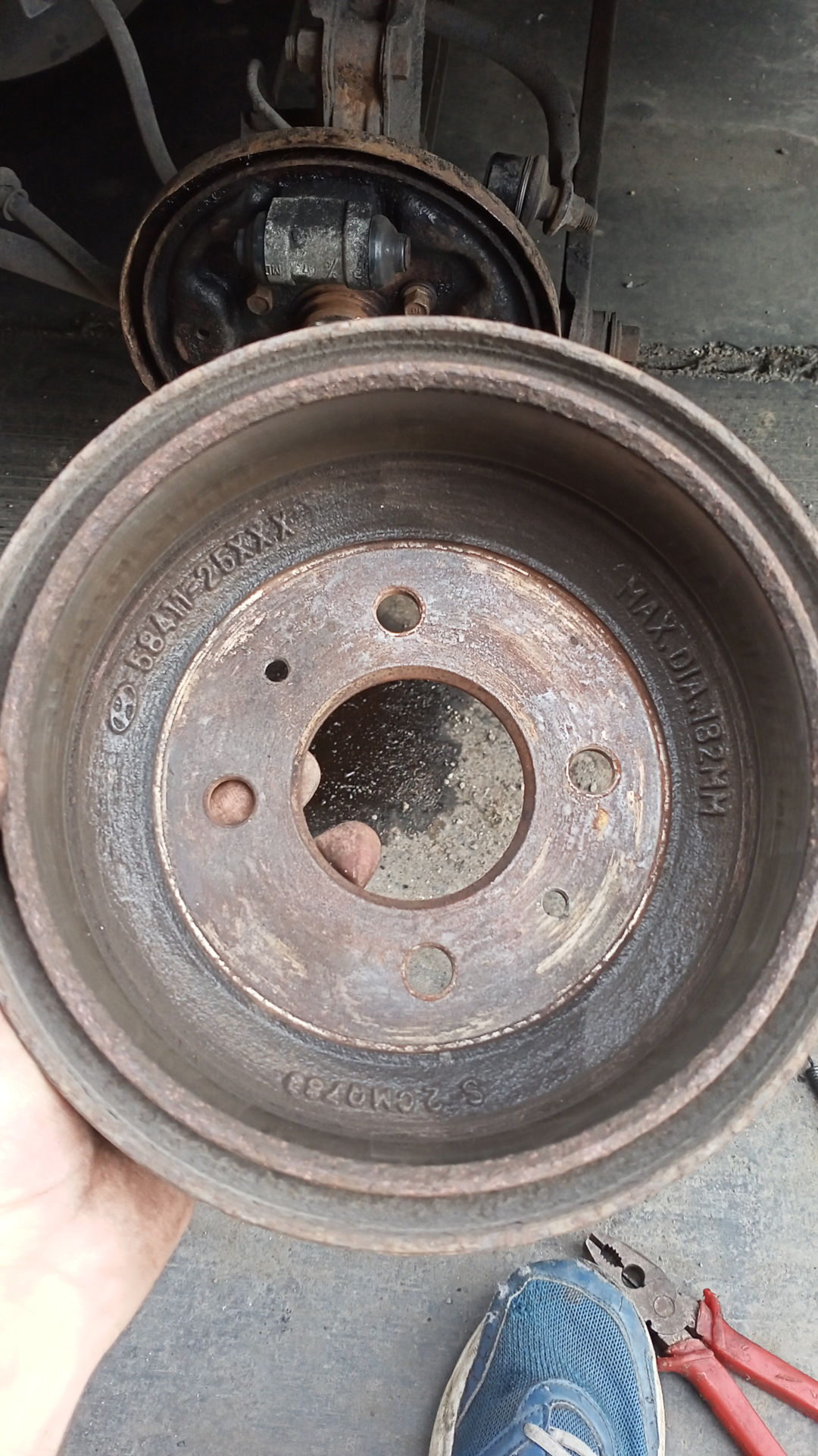 Замена задних колодок и обслуживание барабанных тормозов — Hyundai ...