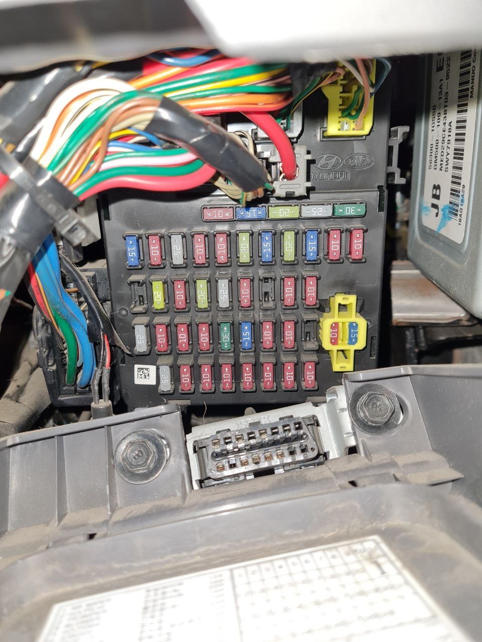 Распиновка фишки фары kia rio jb — KIA Rio (2G), 1,4 л., 2007 года ...