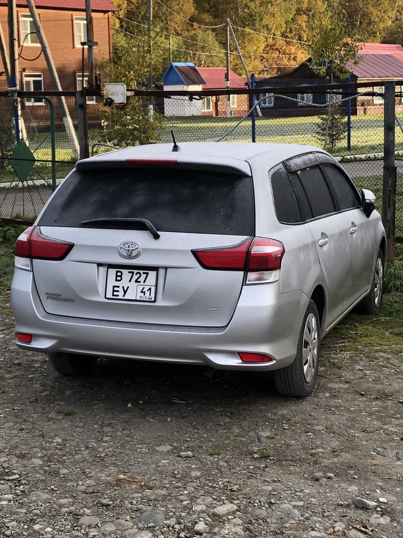 Номера аутлендер. Квадратный номер на Аутлендер 3. Toyota Corolla Fielder квадратный номер. Outlander 3 квадратный номер. Квадратный задний номер на Аутлендер 3.