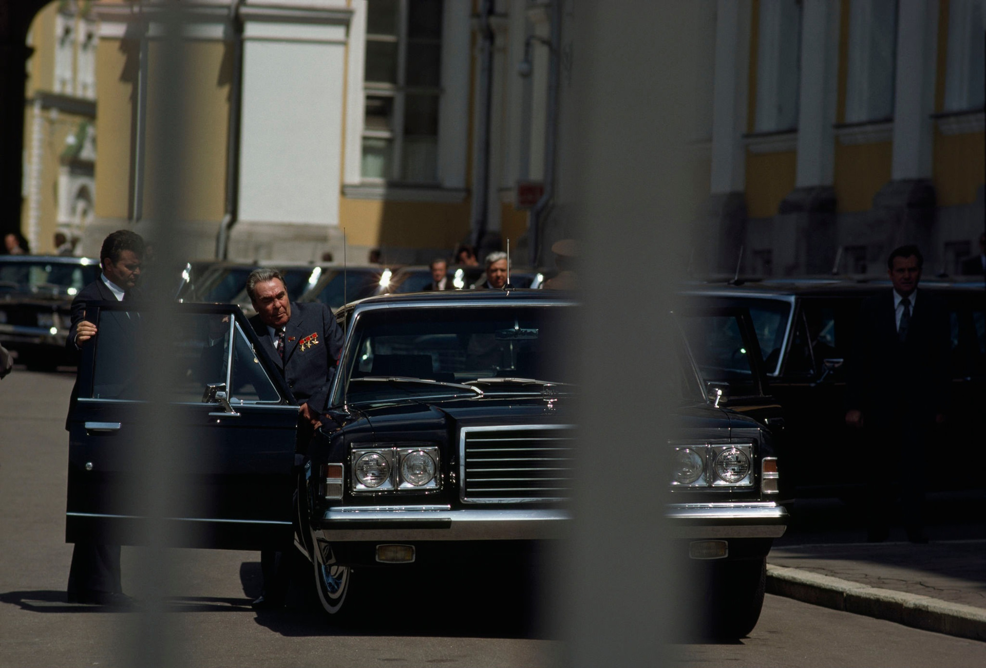 Чёрная птица Феникс осенью — Cadillac Sixty Special (4G), 5,5 л, 1953 года  | фотография | DRIVE2