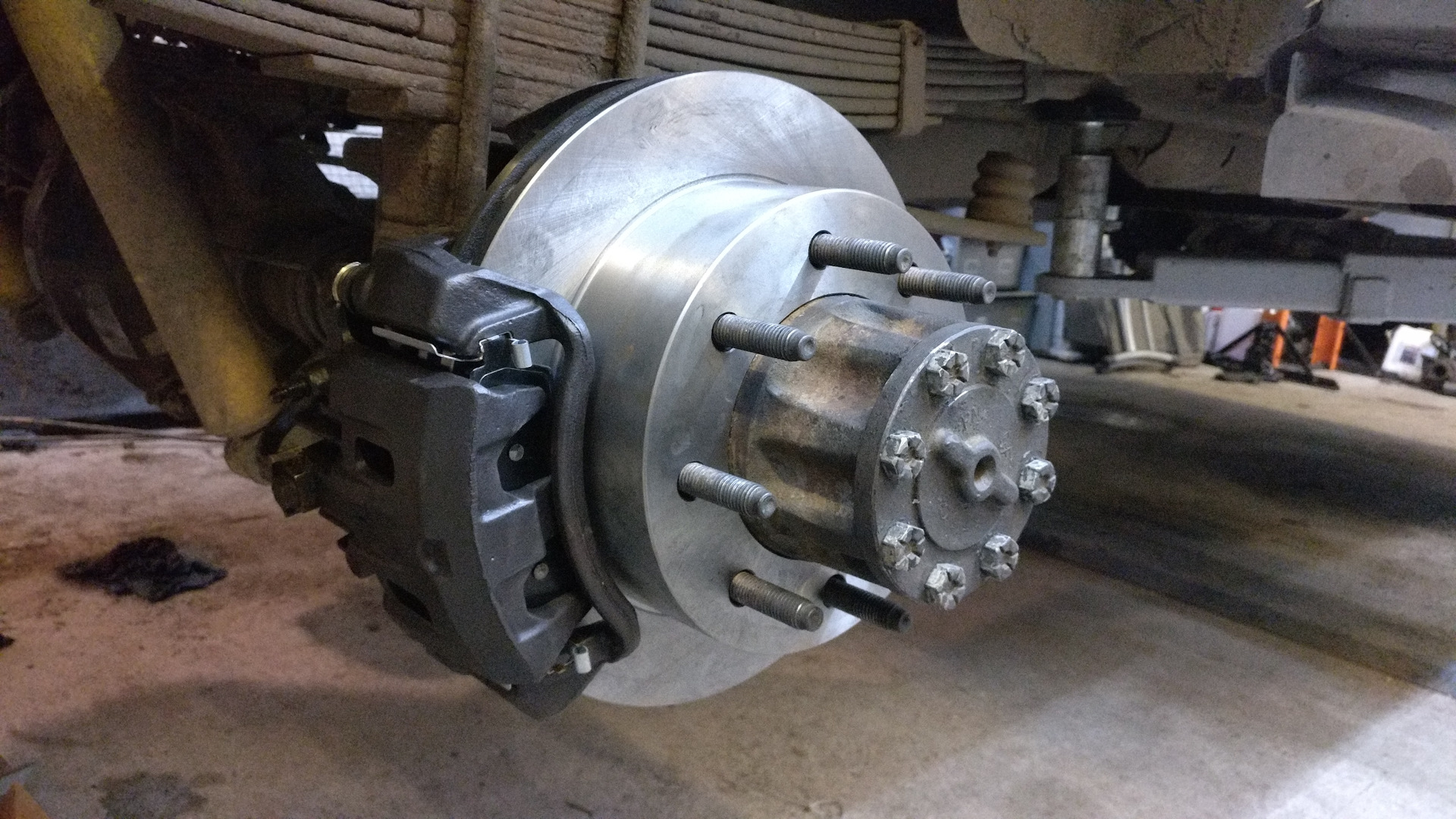 Ford F250 (Форд Ф250) – ремонт и покраска задних суппортов термостойкой ...