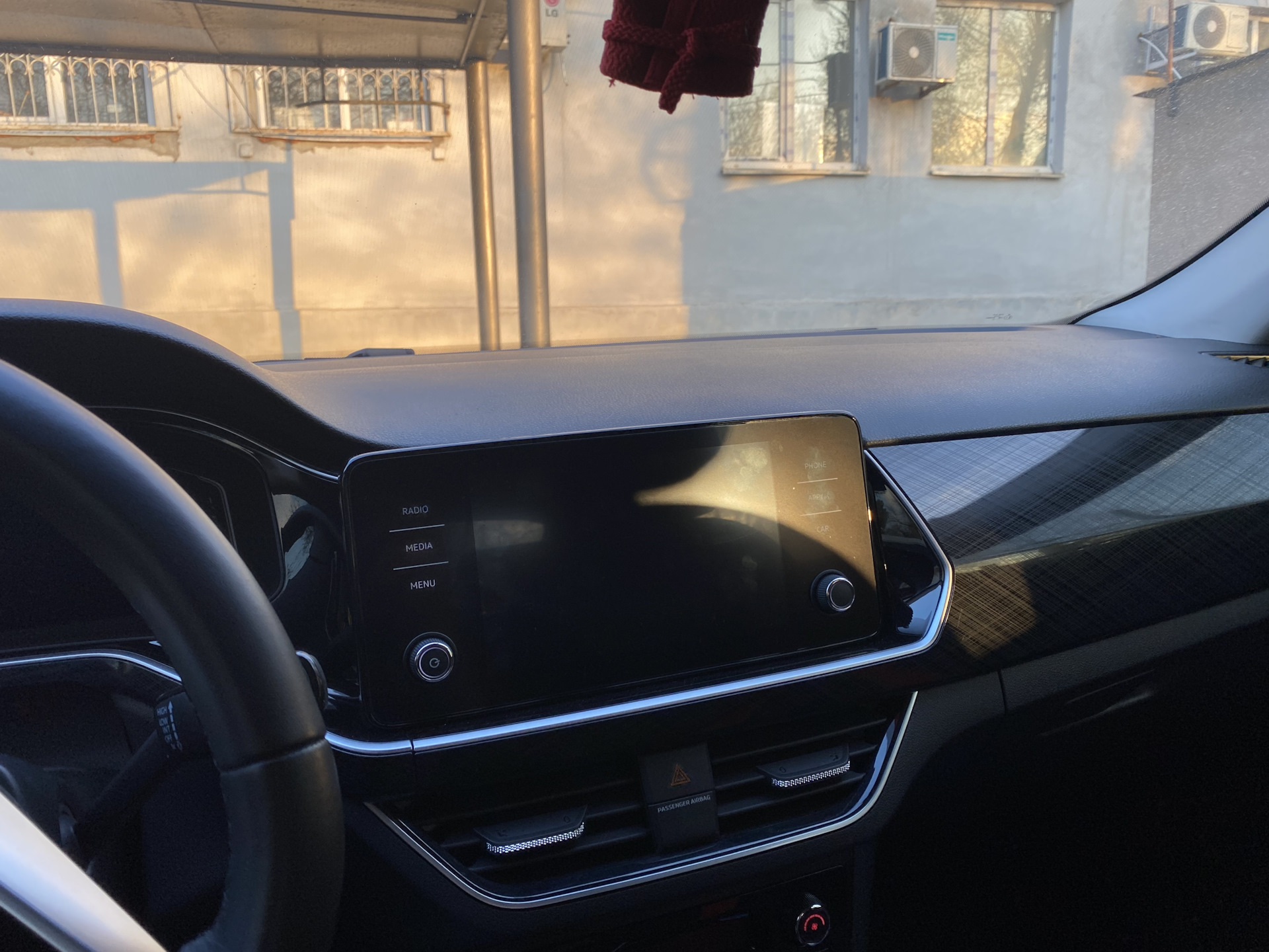 Не включается экран магнитолы — Volkswagen Polo liftback, 1,6 л, 2020 ...