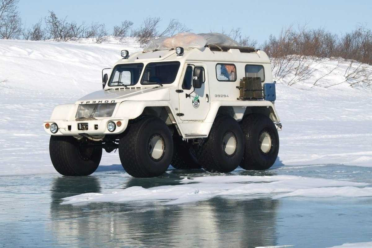 Вездеходы в тундре зимой