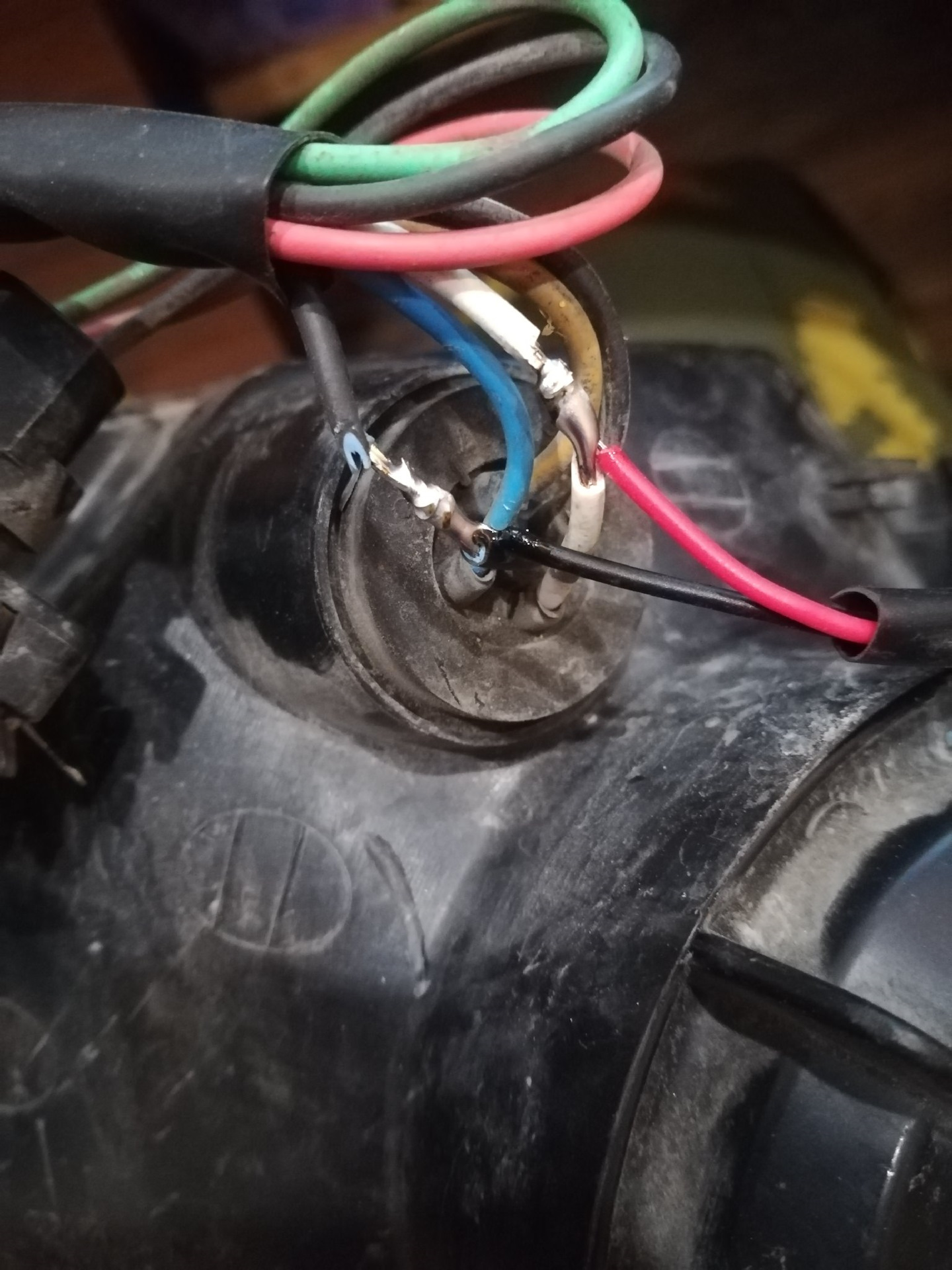 Проводка автомобиля. Проводка на паз нексия. Почему греется проводка. Провода для фар. Почему греется проводка.