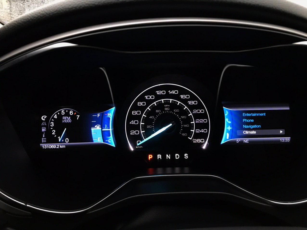 Панель на кугу. Дисплей на Ford Fusion 2013. Ford Kuga 2 навигационный модуль за приборкой. Треугольник на дисплее Форд Фузион 2016. Дисплей Форд Куга 23,86 v.