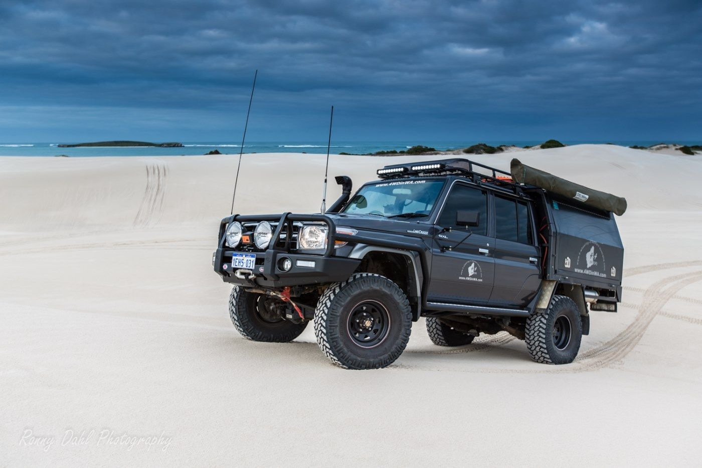 Внедорожник для путешествий. Toyota Land Cruiser 70 Expedition. Внедорожник Тойота ленд Крузер 79. Toyota Land Cruiser 70 Australia. Toyota LC 70 Expedition.