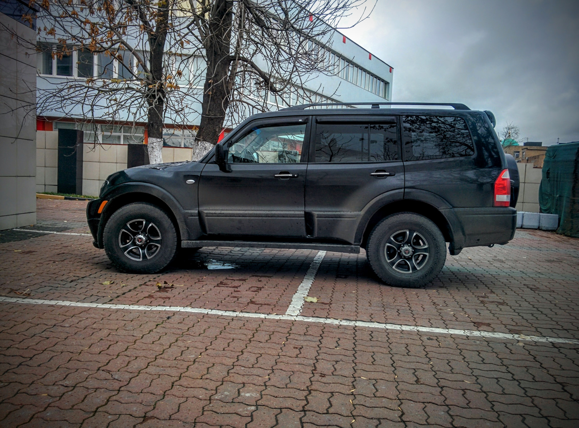 Паджеро монтеро 3. Мицубиси Монтеро 3. Паджеро 3. Pajero 3 черный.