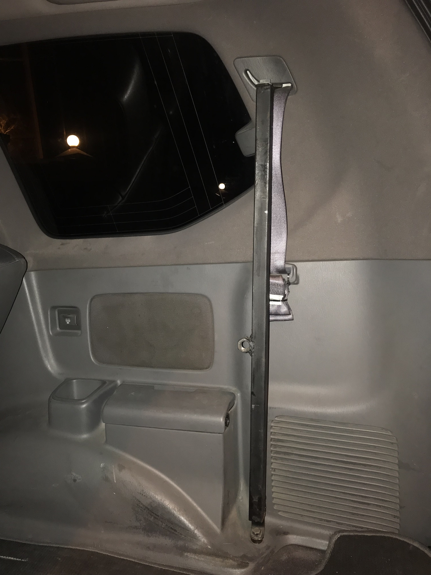 Крепление запасного колеса в багажнике — Lexus GX (UZJ120), 4,7 л, 2005 ...
