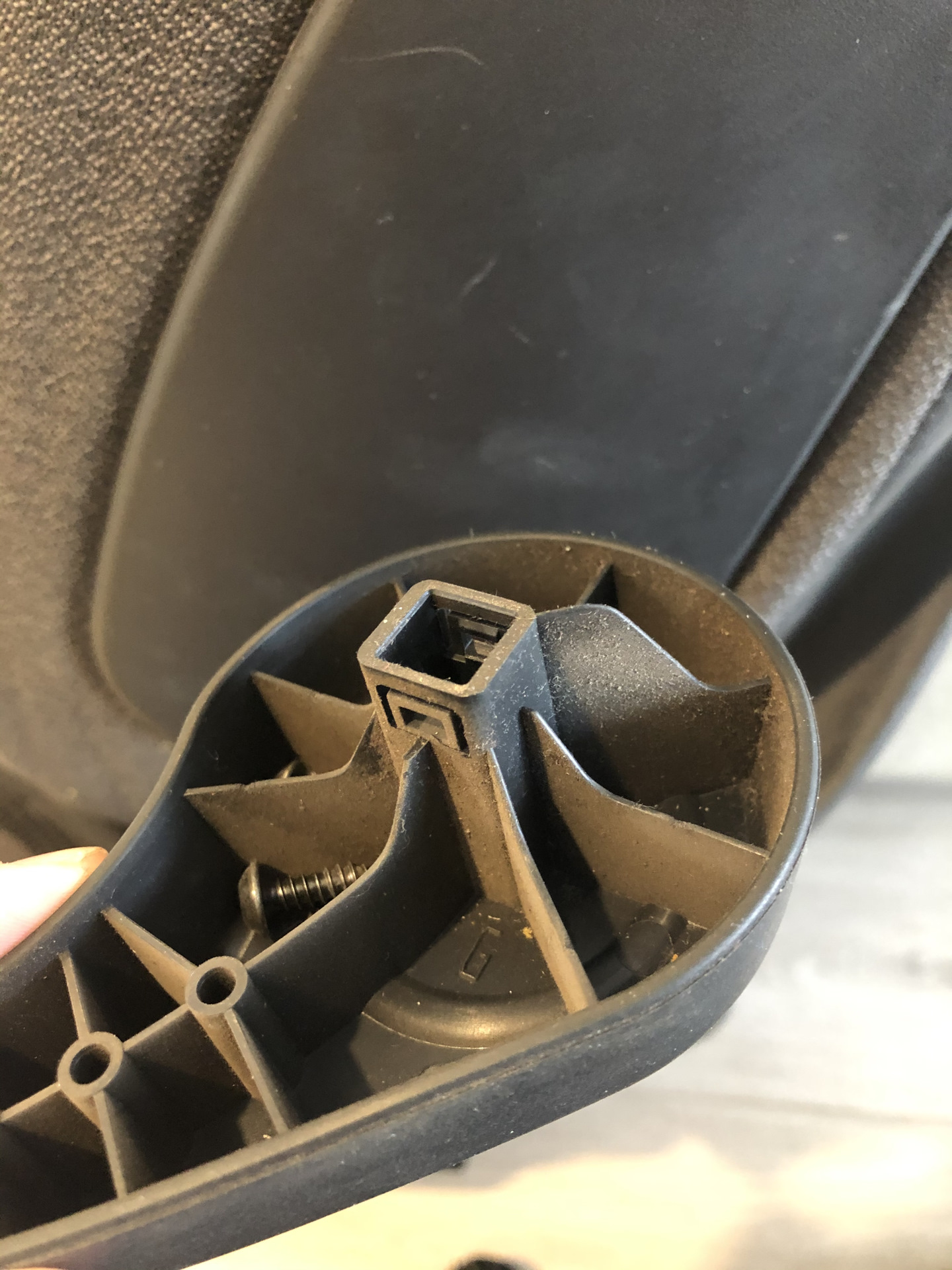 Как разобрать пассажирское сиденье, не регулируется угол спинки ...