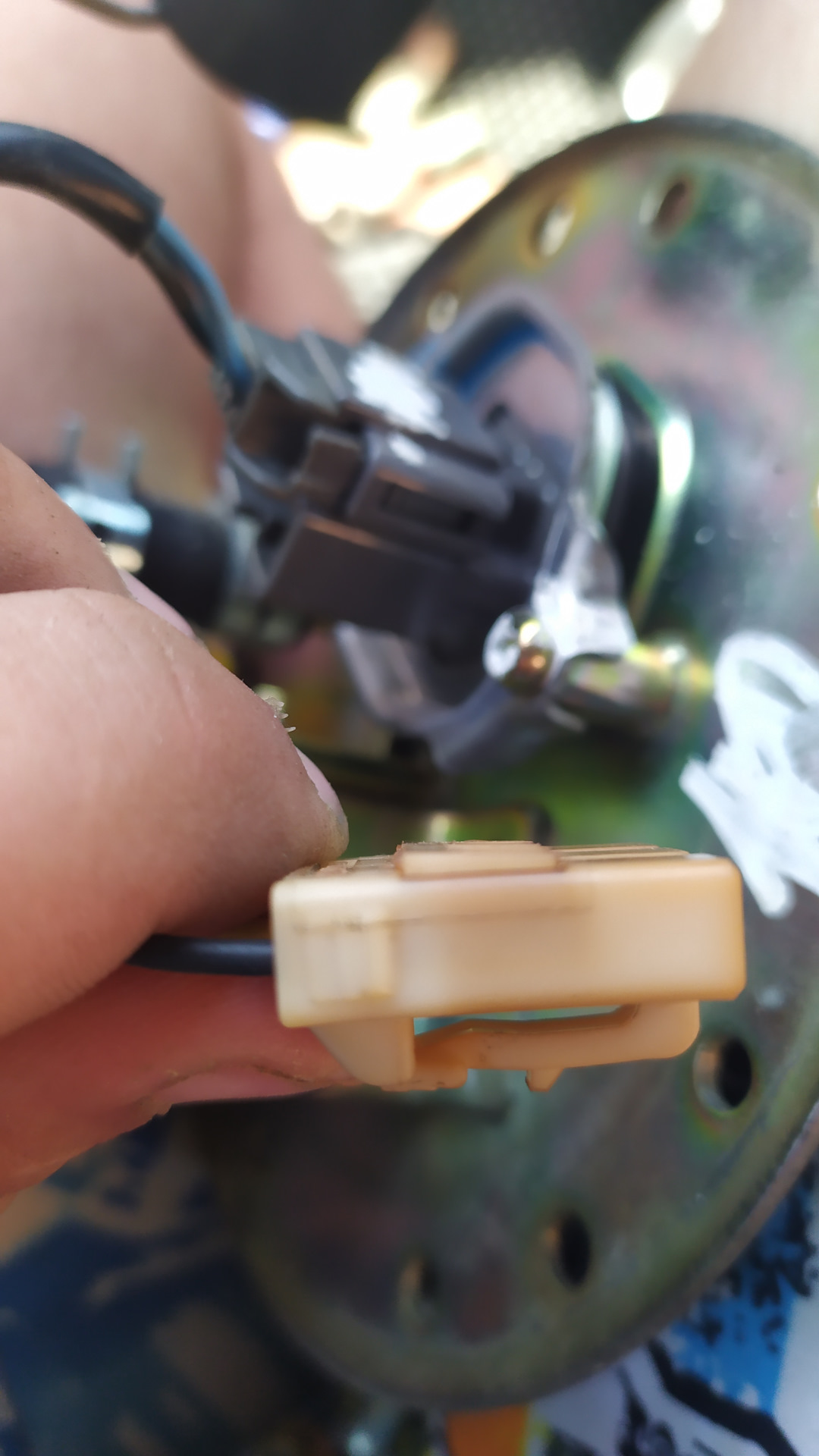 Неверные показатели датчика топлива на приборке. — Toyota Sprinter (100 ...