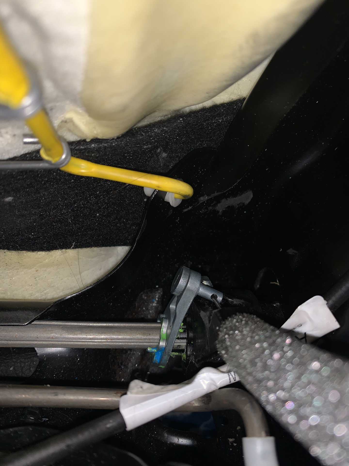 #6 Help не откидывается спинка сиденья — Opel Astra J GTC, 1,4 л, 2012 ...