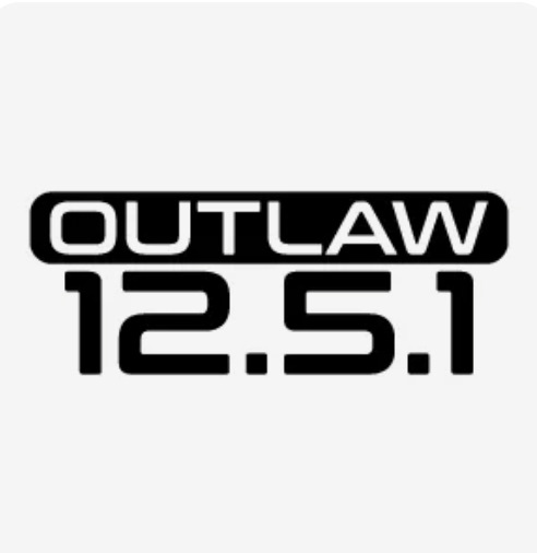 Первая наклейка. 12.5.1 Outlaw. Outlaw 12.5.1 наклейки. 12.5.1 Наклейка. Наклейка 12.5.1 на лобовое.