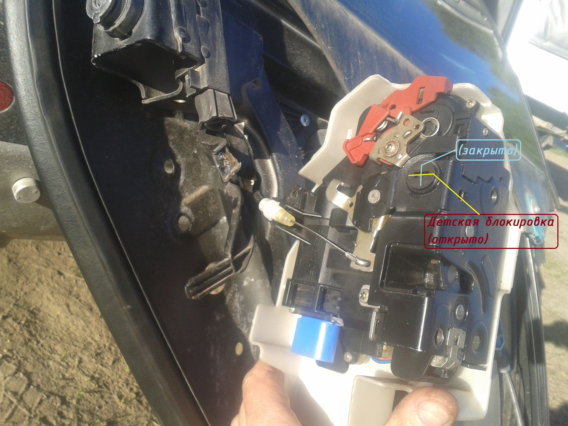 Концевик багажника шевроле лачетти. Сигнализатор открытия двери схема подключения. Как подключить датчик сигнализации на дверь. Touareg микрик двери. Индикатор открытой двери nexia 2.