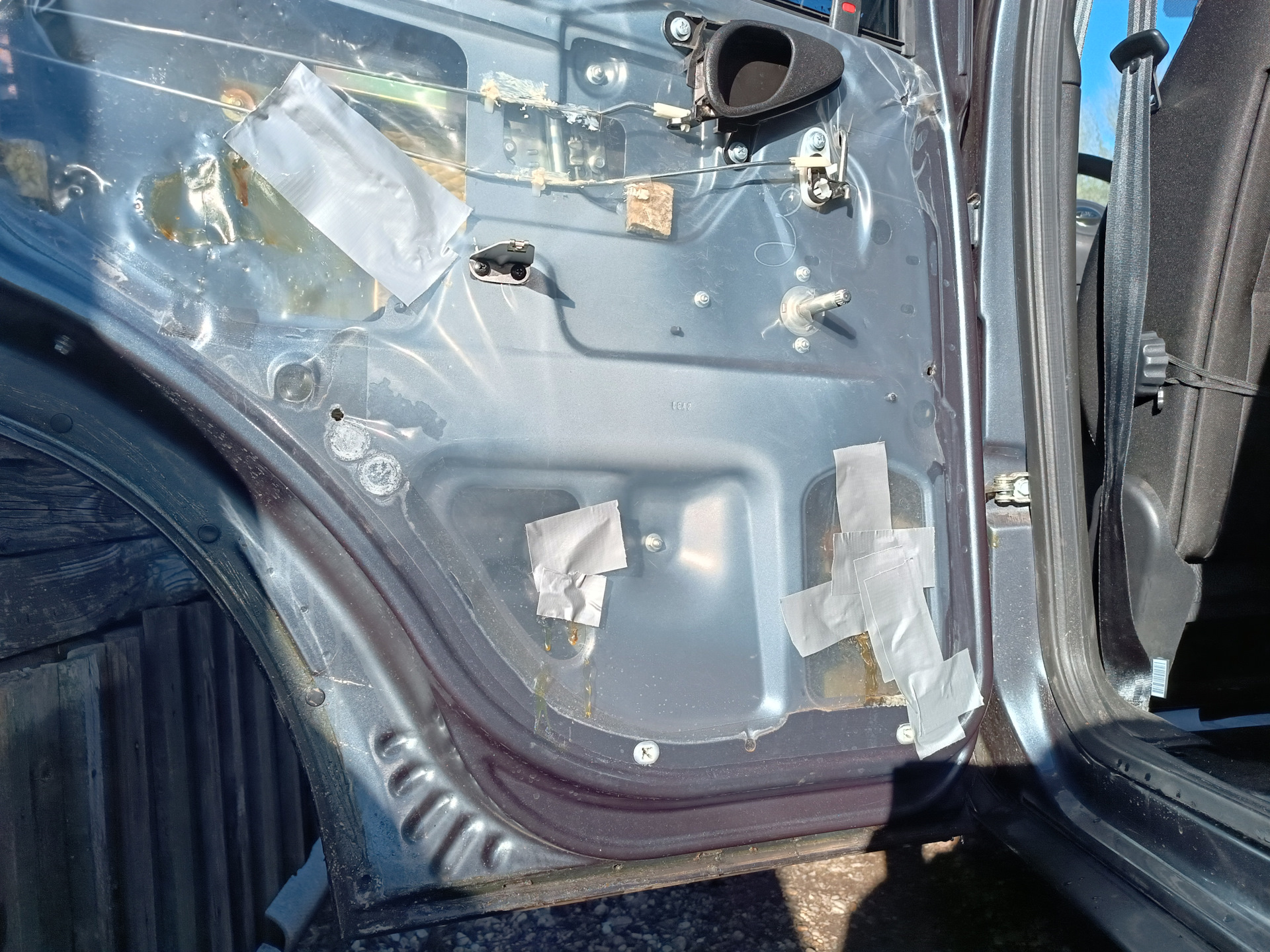 Нива потекла ч2. Нормально что вода так хлещит внутри двери? (Видео ...