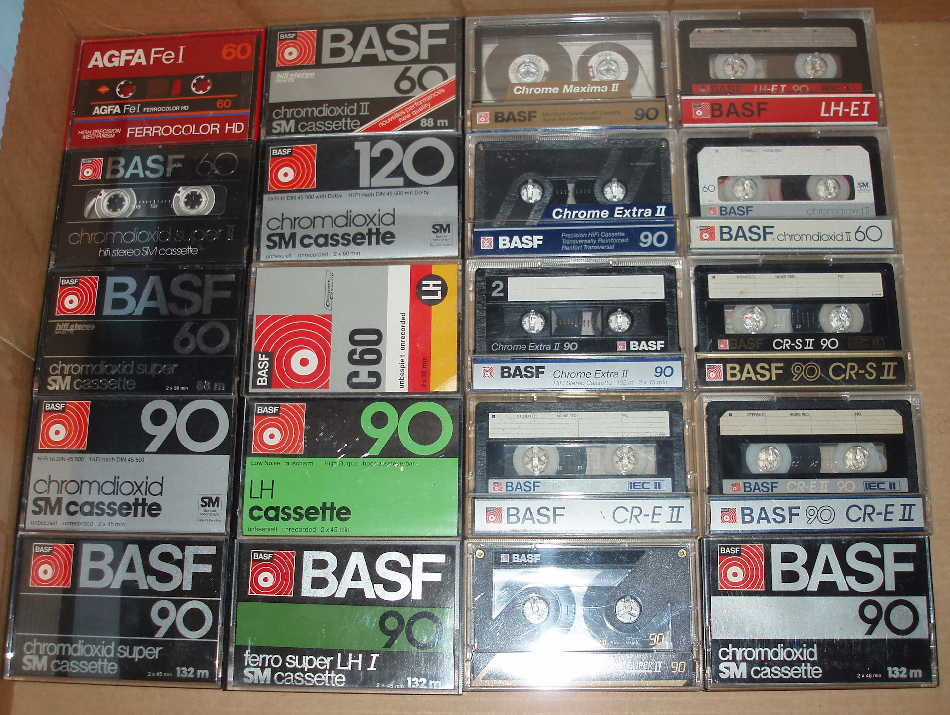 Каталог аудиокассет. Старые кассеты BASF cho2. BASF maxima Edition II аудиокассеты. Аудиокассета Agfa. Вкладыш аудиокассета BASF.