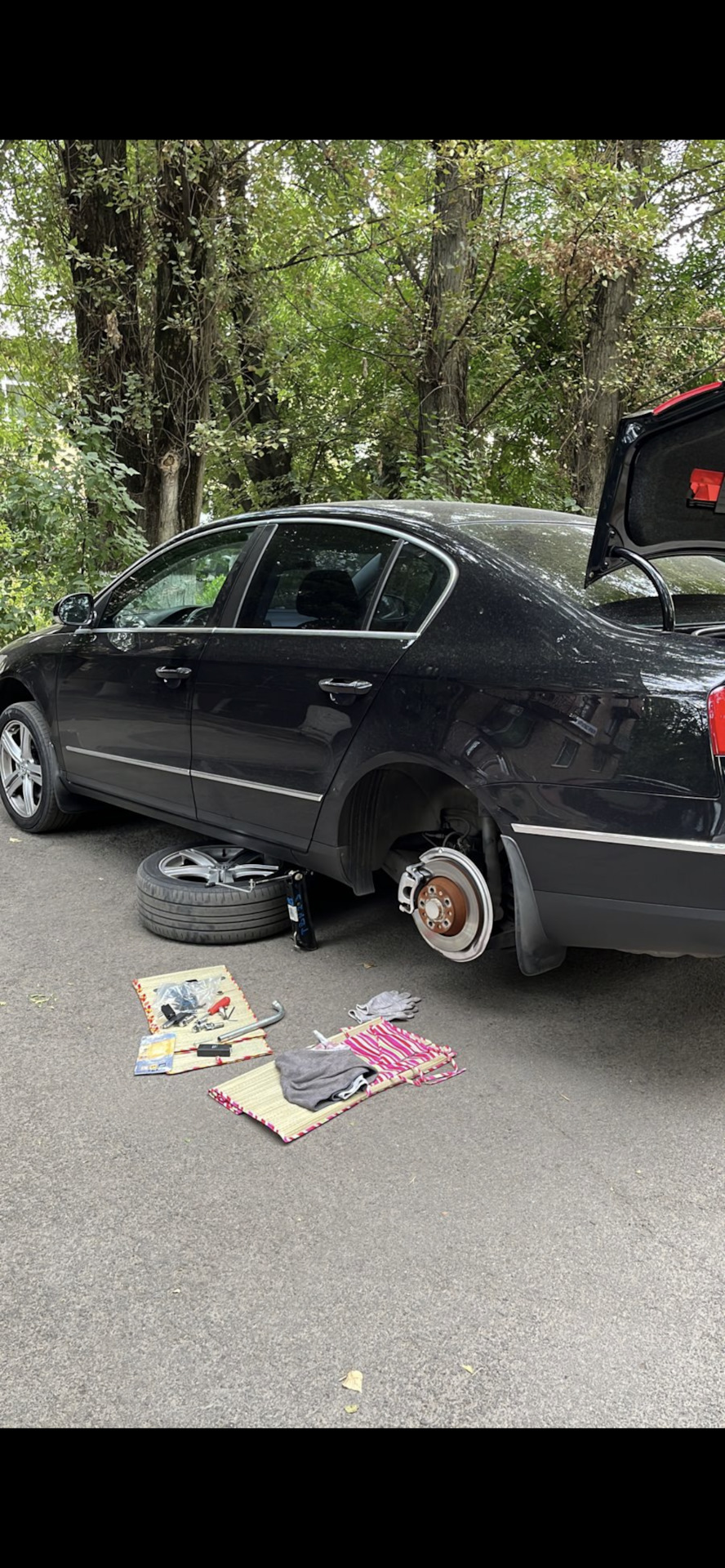 Моторчик ручника — Volkswagen Passat B6, 2 л, 2006 года | своими руками ...