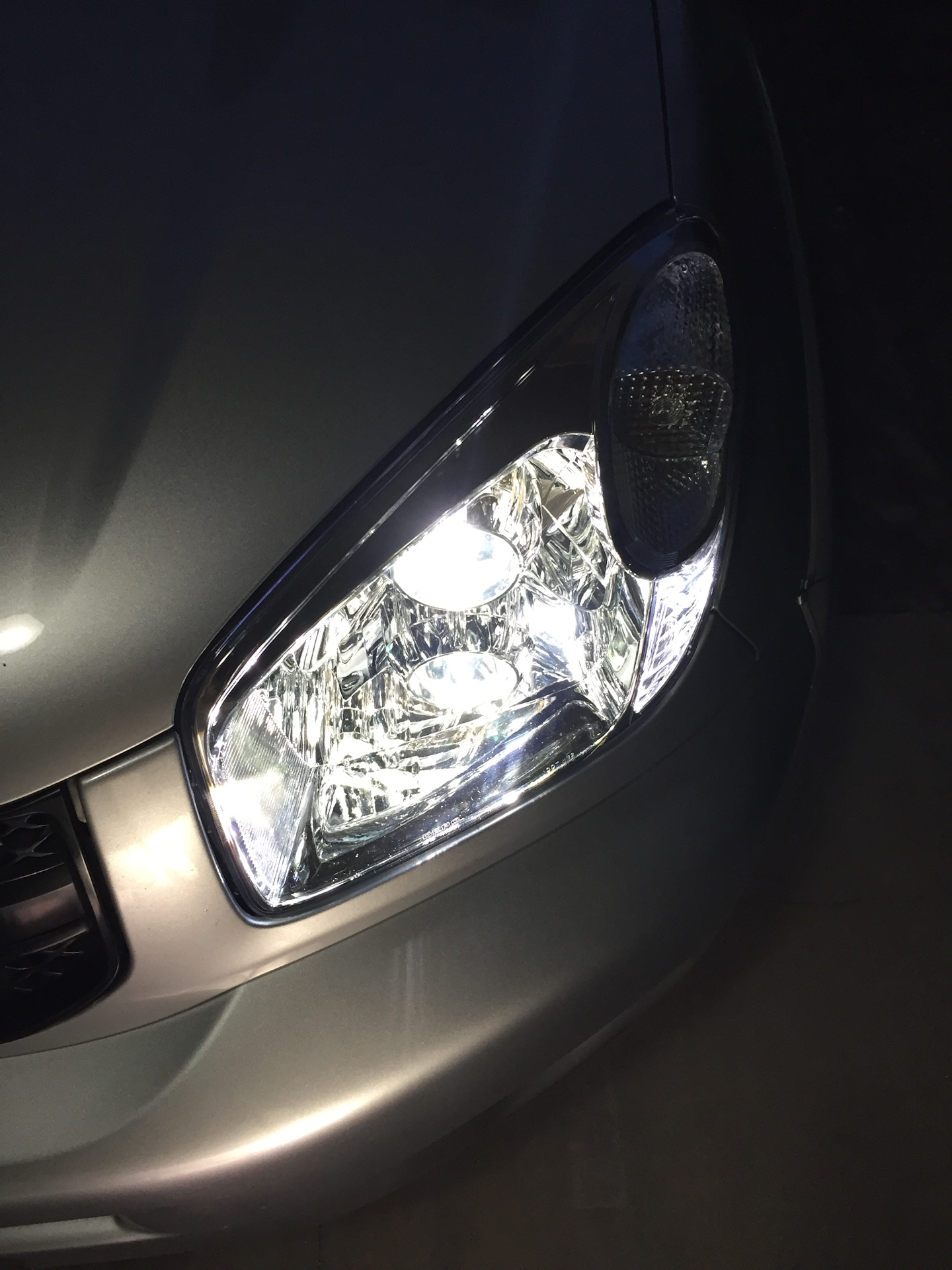 Полировка мутных фар — Toyota RAV4 (II), 2 л, 2001 года | своими руками ...