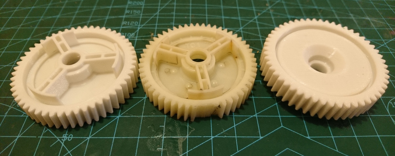планетарный редуктор на 3д принтере. шестеренки принтера. шестерёнки на 3д принтере. модель шестеренки для 3d принтера brother. шестерня clatronic ma3585 на 3д принтере.