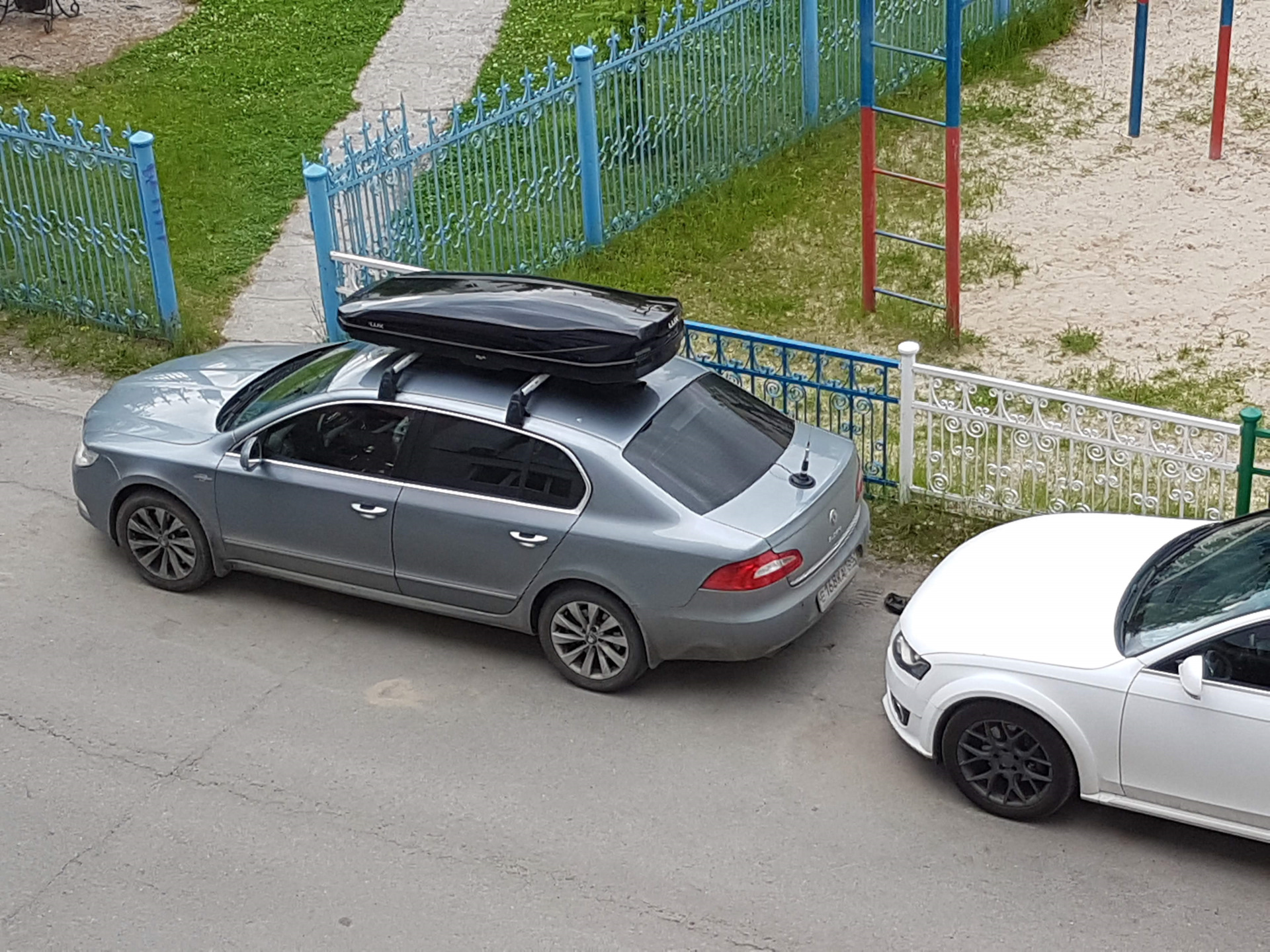 Багажник THULE + бокс THULE Motion XT XL — Skoda Superb Combi (Mk2), 2 ...