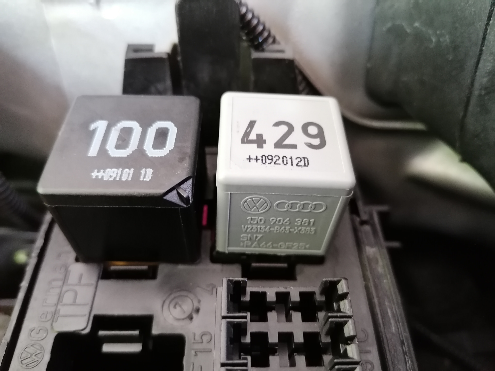 Реле — Skoda Octavia A4 Mk1, 1,6 л, 2009 года | запчасти | DRIVE2