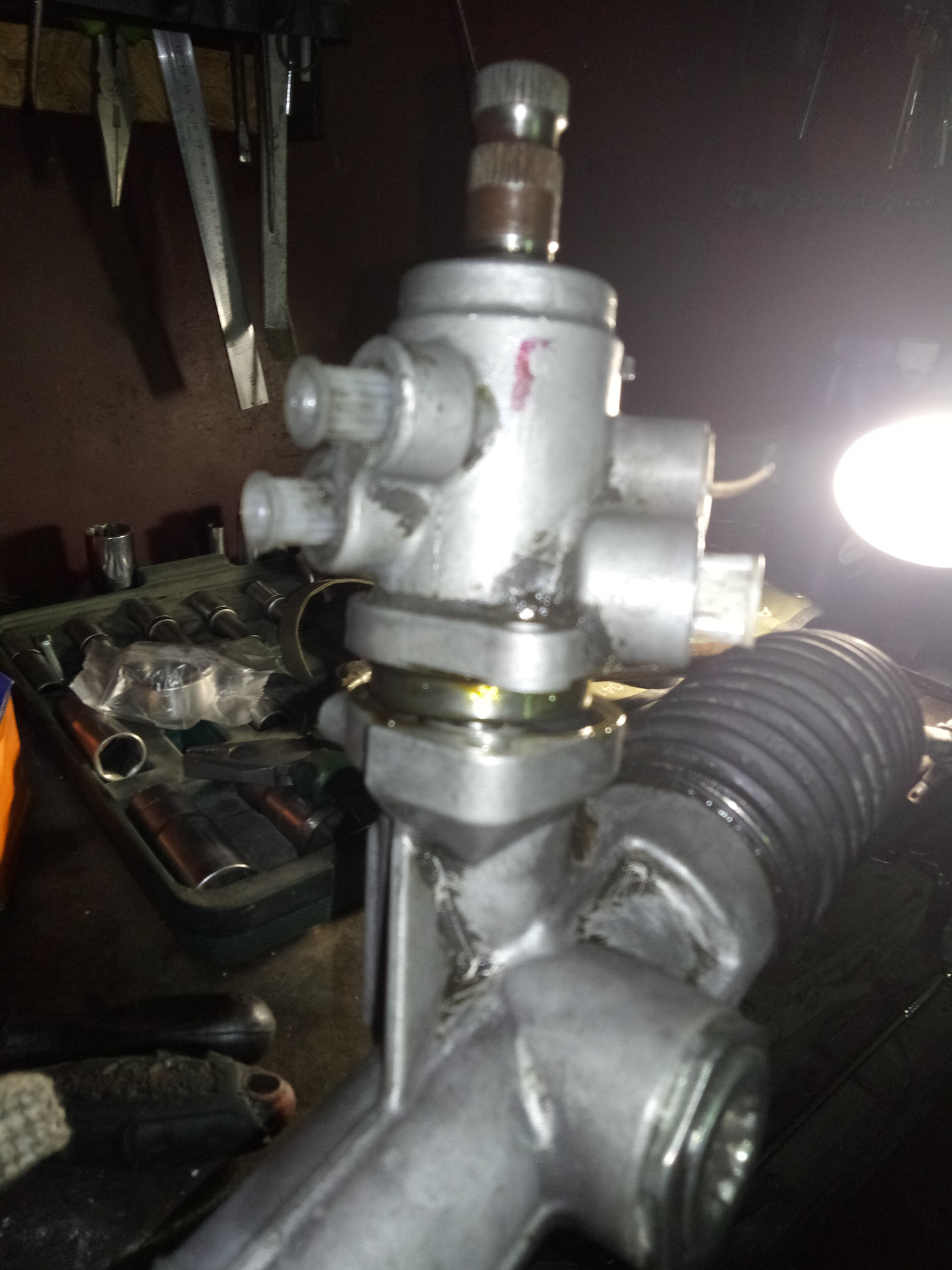 форд мондео 4 1. замена сальника рулевой рейки без снятия. сальники штока рулевой рейки suzuki grand vitar. замена сальников рулевой рейки без снятия л200. сальник рулевой рейки сузуки гранд витара.