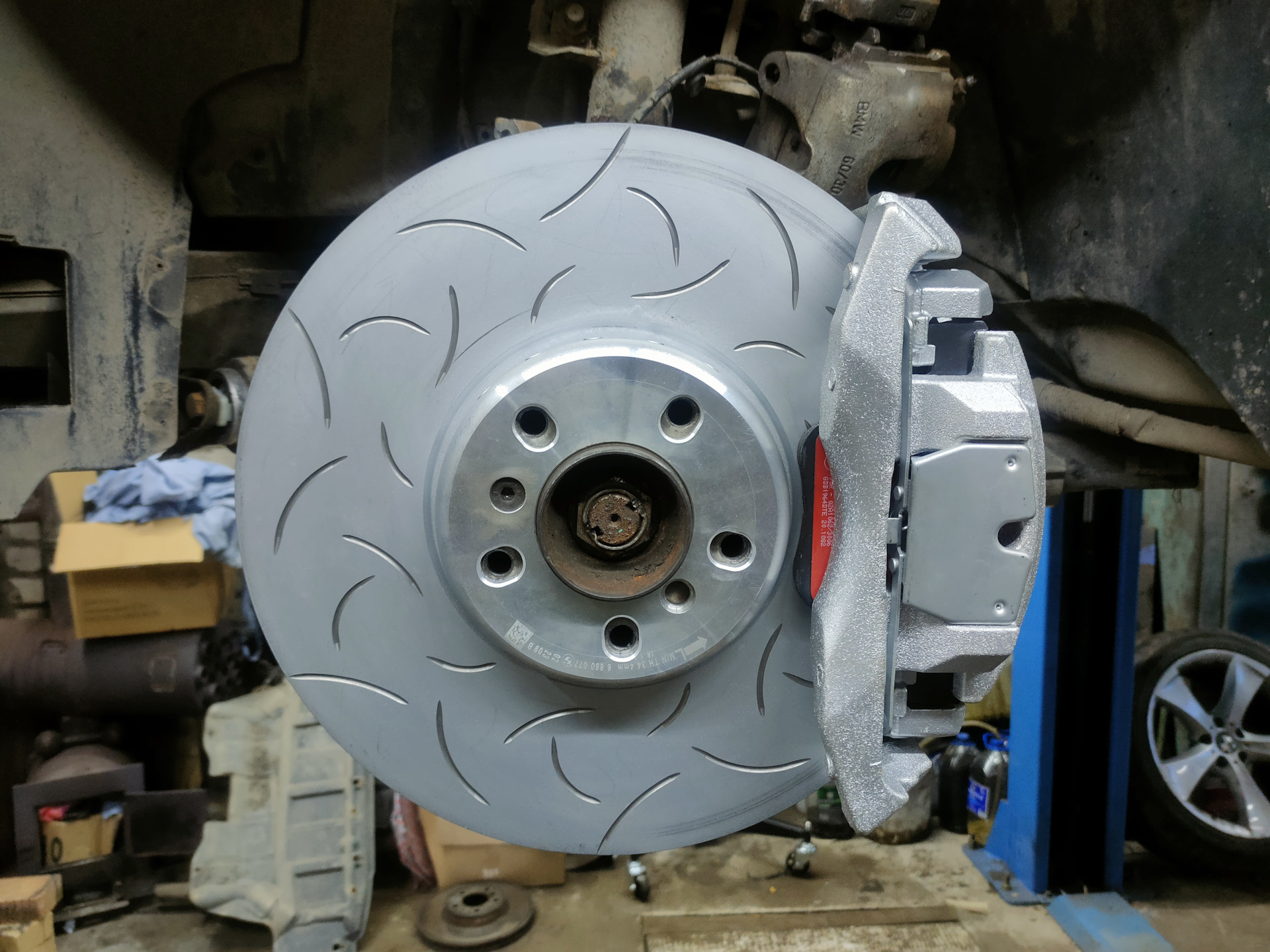 Нанесение слотов на тормозные диски — BMW X3 (G01), 9,9 л, 2021 года ...