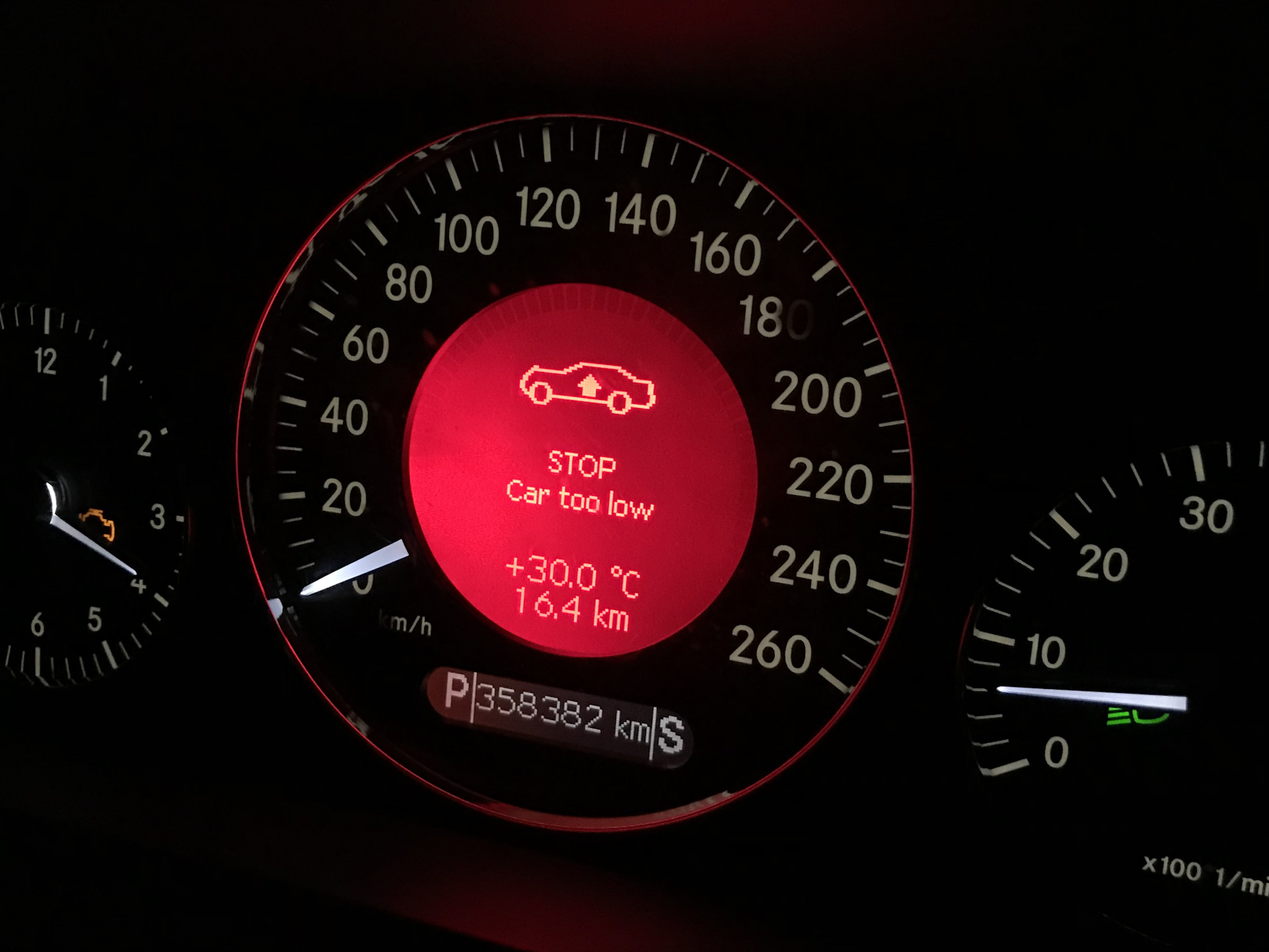 Мл 350 ошибка пневмы. Ошибка пневмоподвески мерседес. Mersedes gl неисправность пневмоподвески. Ошибка пневмоподвески мерседес. Ошибка пневмоподвески мерседес.