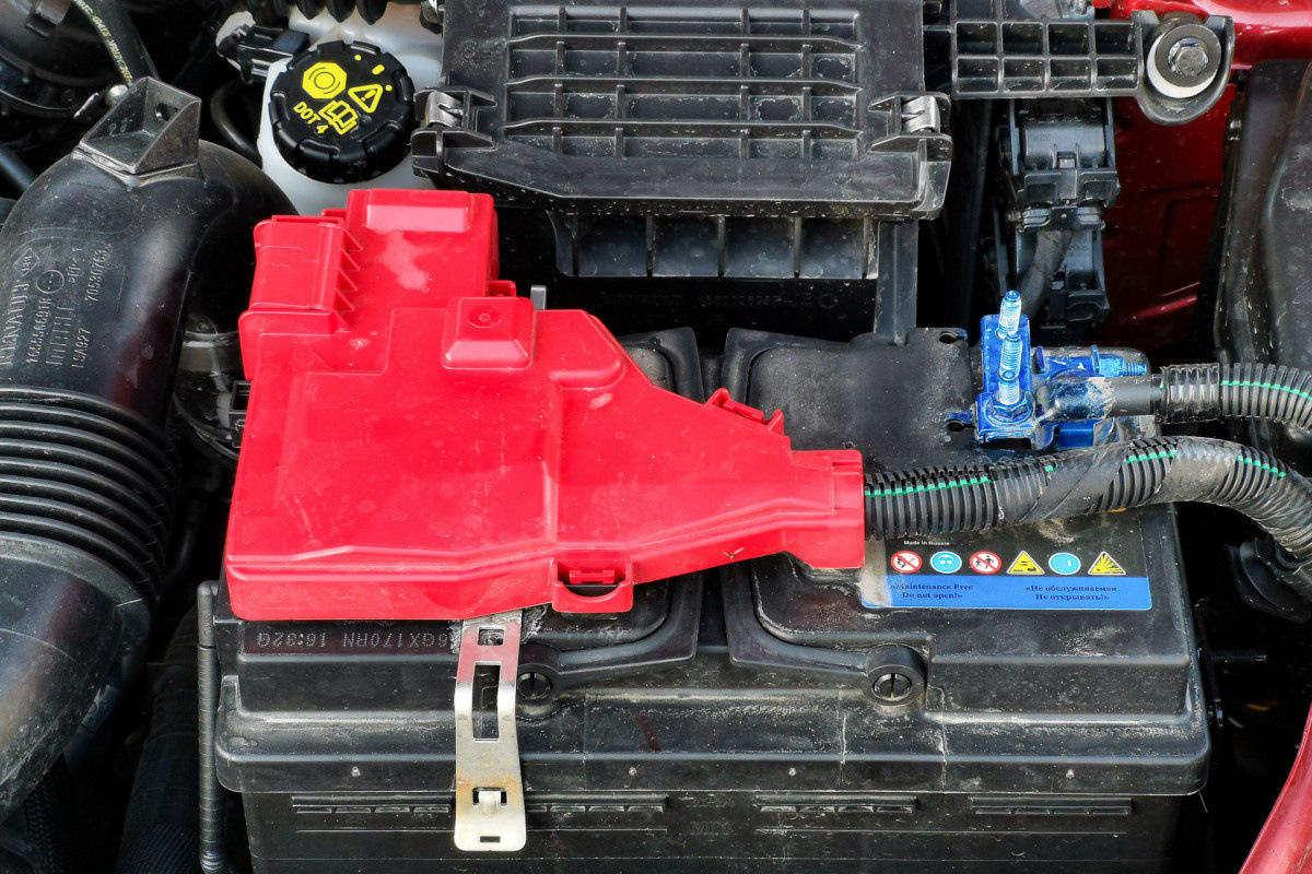 Как правильно снять АКБ с дастера? — Renault Duster (2G), 2 л, 2021 ...