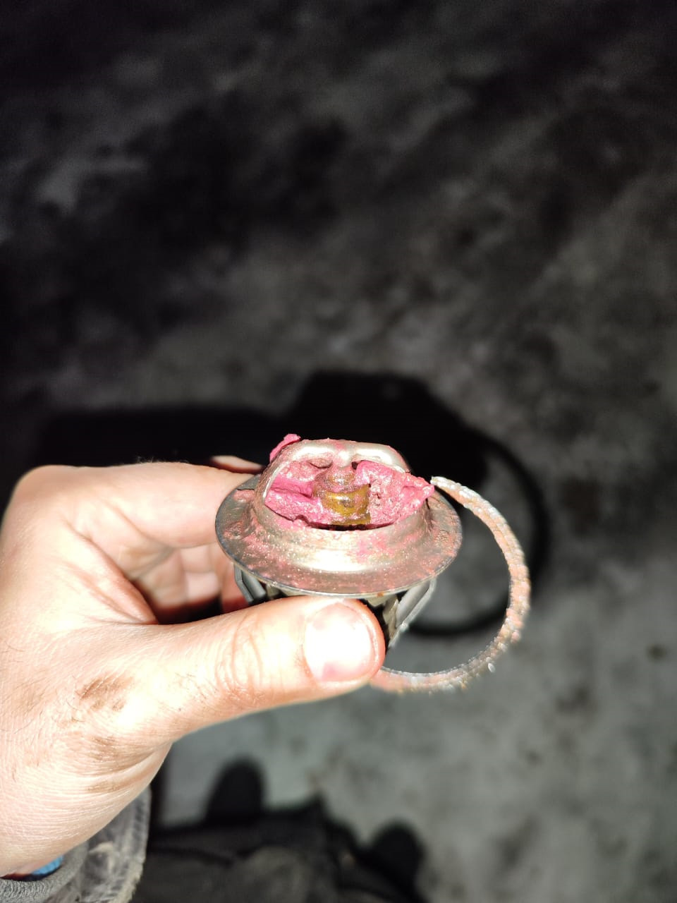 Течь прокладки. Поможет герметик системы охлаждения Хай-Гир! (Hi-Gear ...