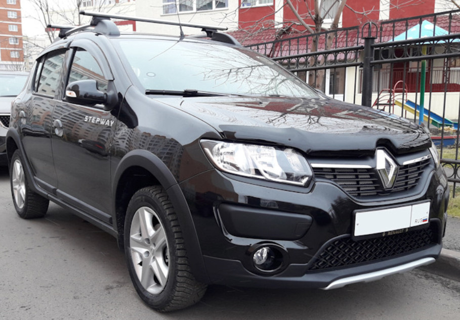 Молдинги дверей сандеро. Renault Sandero Stepway черный. Рено Сандеро степвей 2016 черный. Renault Sandero Stepway 2016 черный.