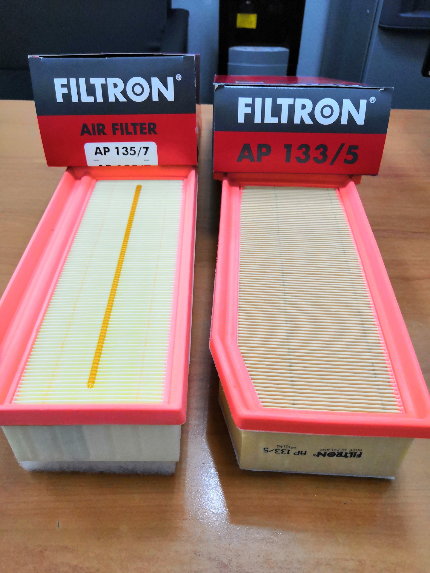 Воздушный фильтр двигателя ларгус. Фильтр воздушный Фильтрон 133/5. FILTRON AP 135/7 фильтр воздушный. FILTRON AP 135/7 фильтр воздушный двигателя.