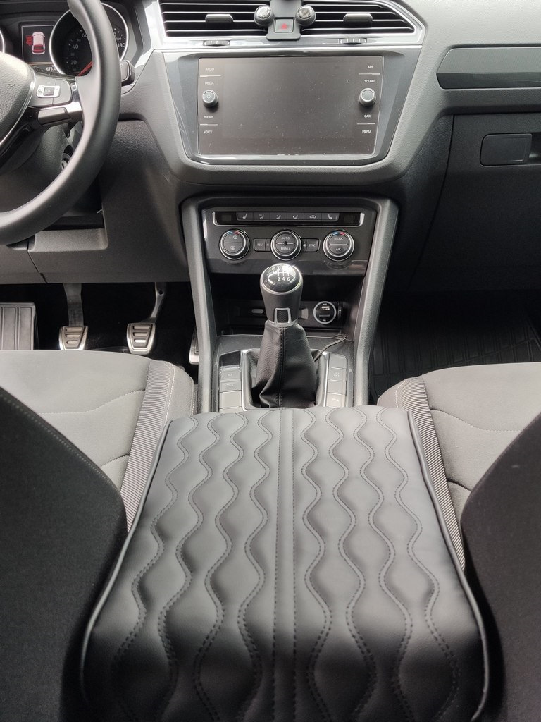 1. Замена обшивки подлокотника — Volkswagen Tiguan (2G), 1,4 л, 2021 ...