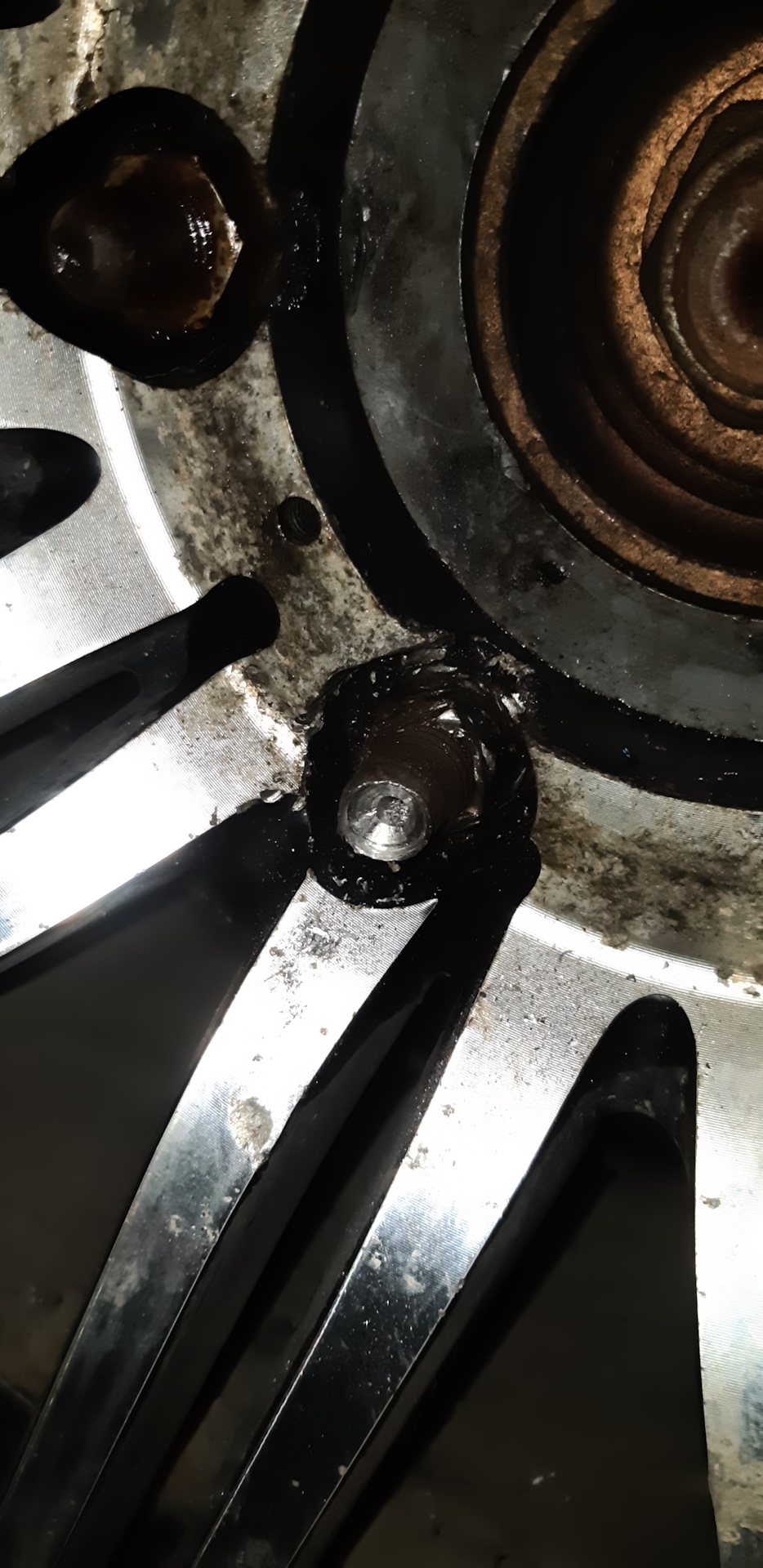 Закисла направляющая заднего суппорта — SsangYong Rexton (1G), 2,3 л ...