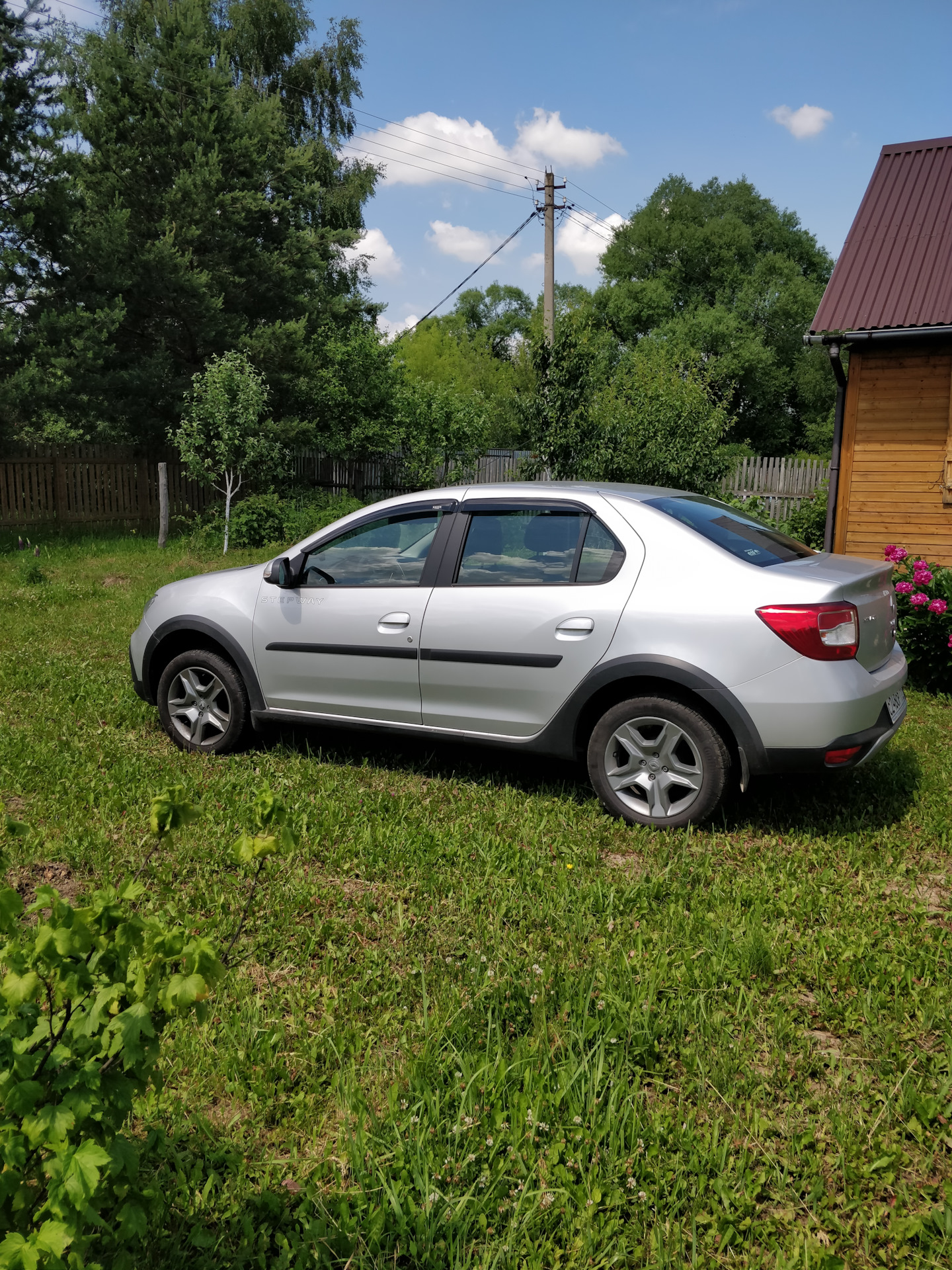 Защита дверей на парковке или установка молдингов — Renault Logan Stepway,  1,6 л, 2019 года | своими руками | DRIVE2