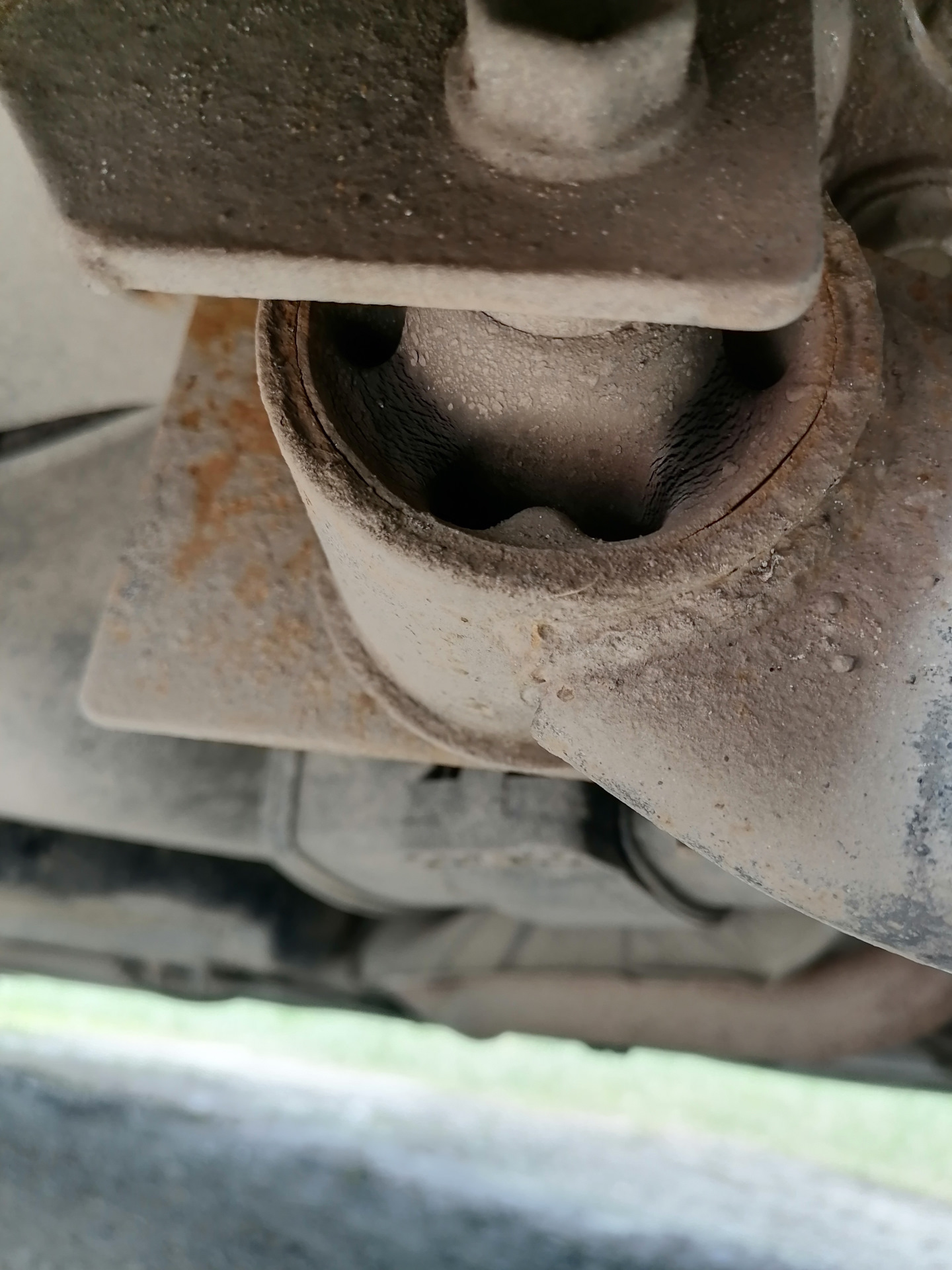 Сайлентблок задней балки — Nissan Tiida (1G), 1,6 л, 2008 года ...