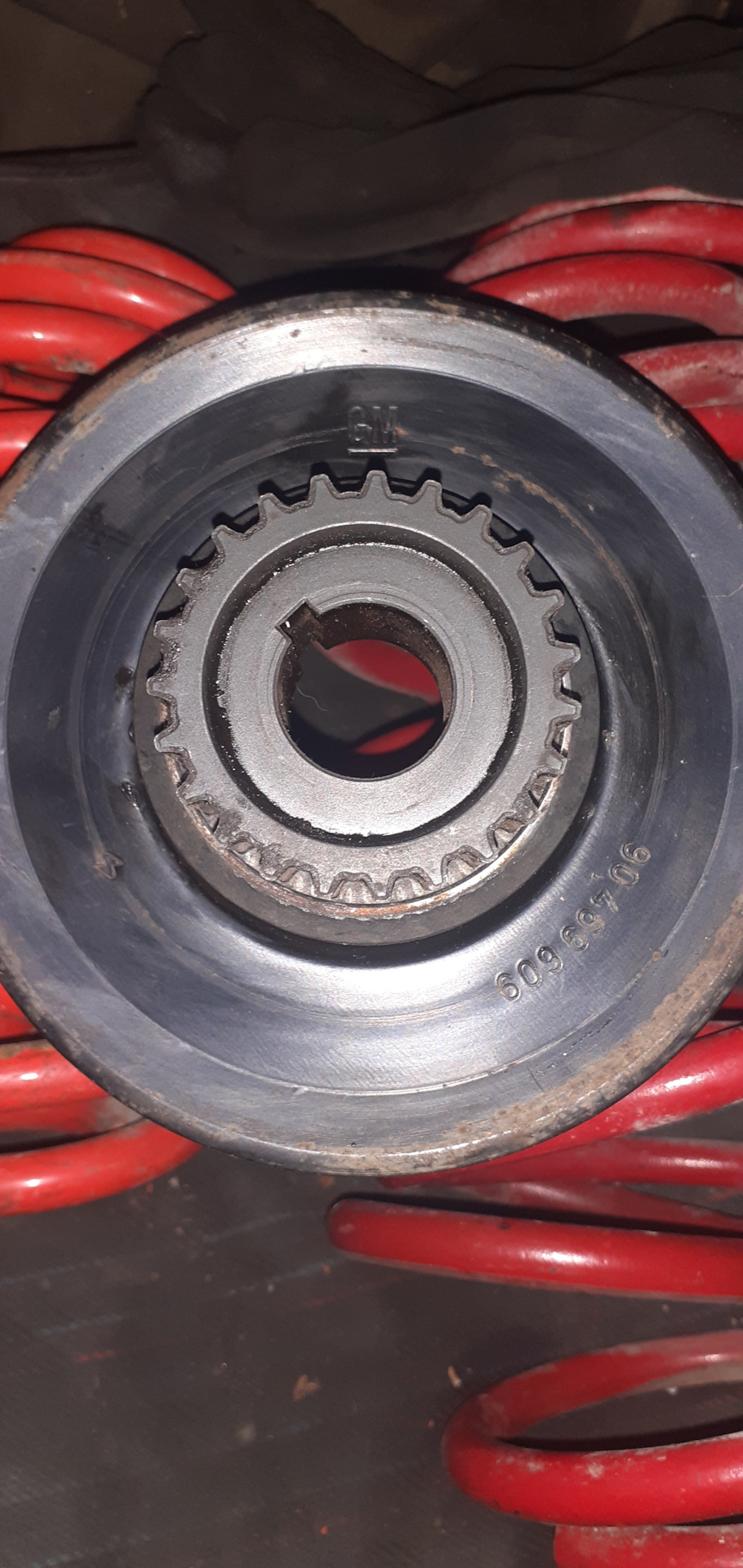 Оборвало демпфер на приводном шкиве. — Opel Vectra A, 2 л, 1993 года ...