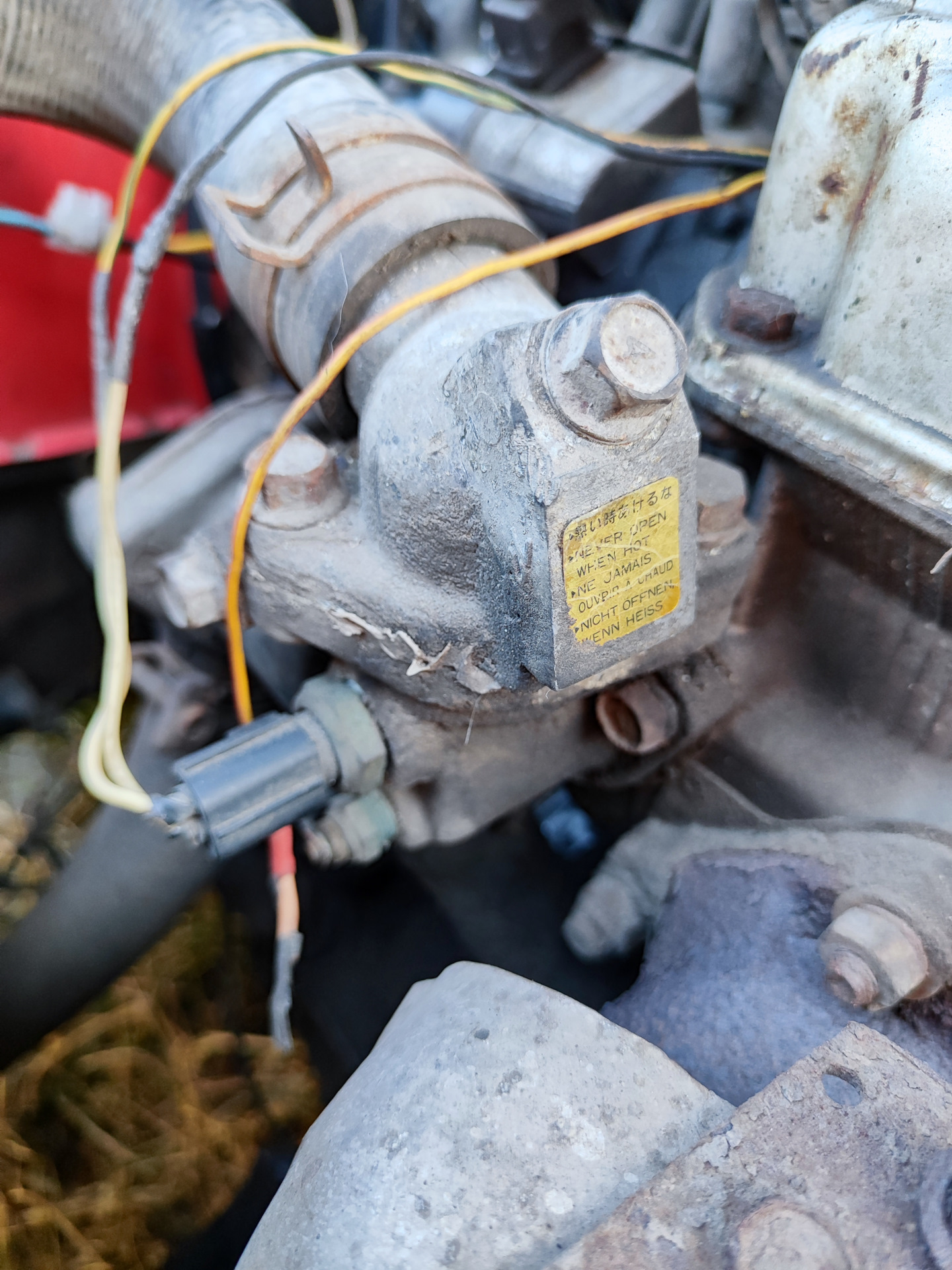 Датчик температуры охлаждающей жидкости. — Mitsubishi Space Wagon (2G ...