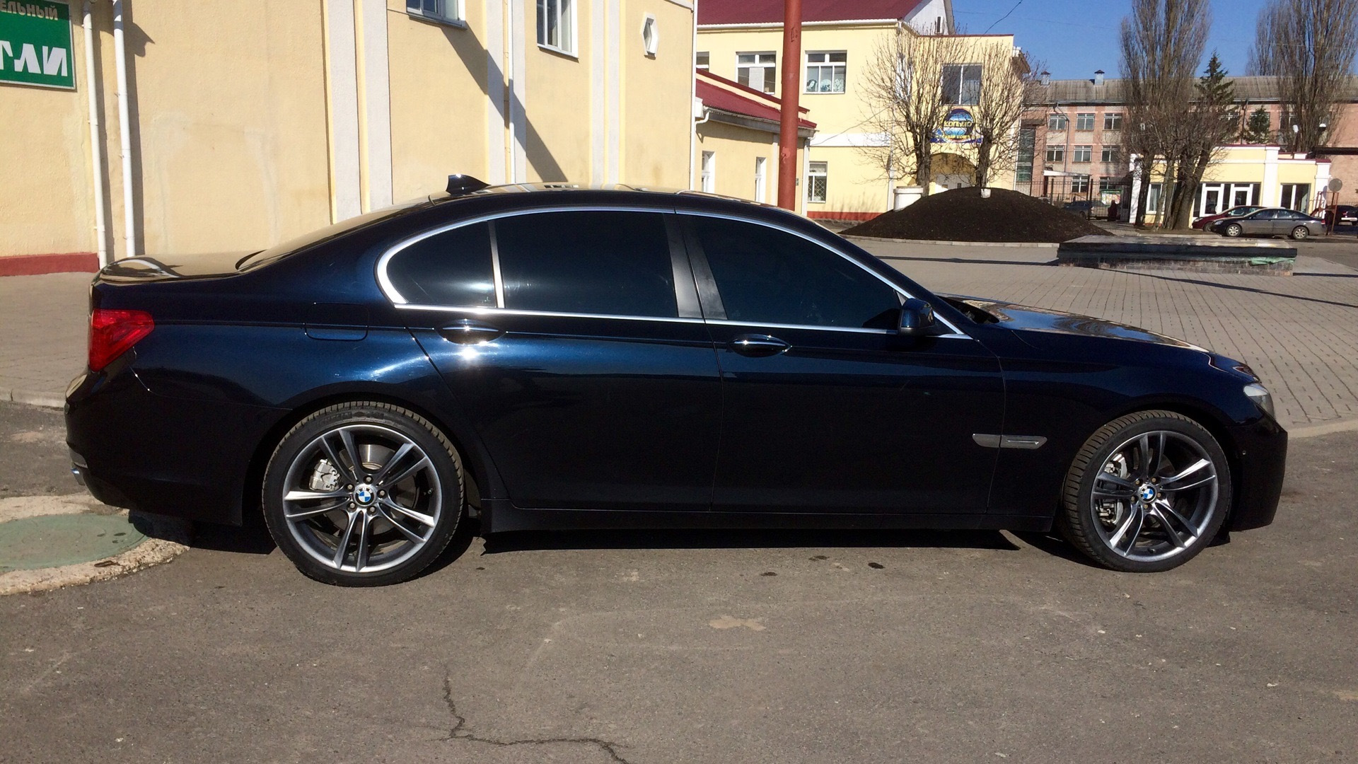 Цвет карбон шварц. Карбон Шварц БМВ. Carbon Schwarz BMW 416. Карбон Шварц металлик БМВ. Шварц карбон цвет BMW.