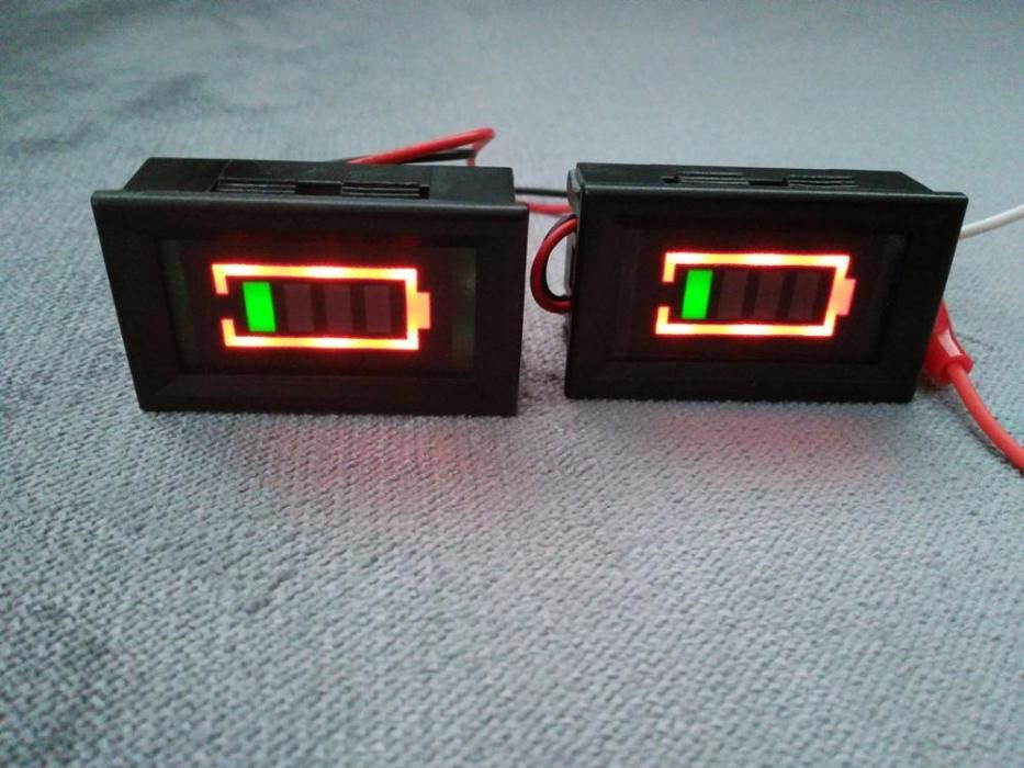 Вольтметр зарядки аккумулятора. Вольтметр зарядки аккумулятора. Индикатор разряженной аккумуляторной батареи 12 в. Вольтметр автомобильный цифровой 12v 2'1. Вольтметр зарядки аккумулятора.