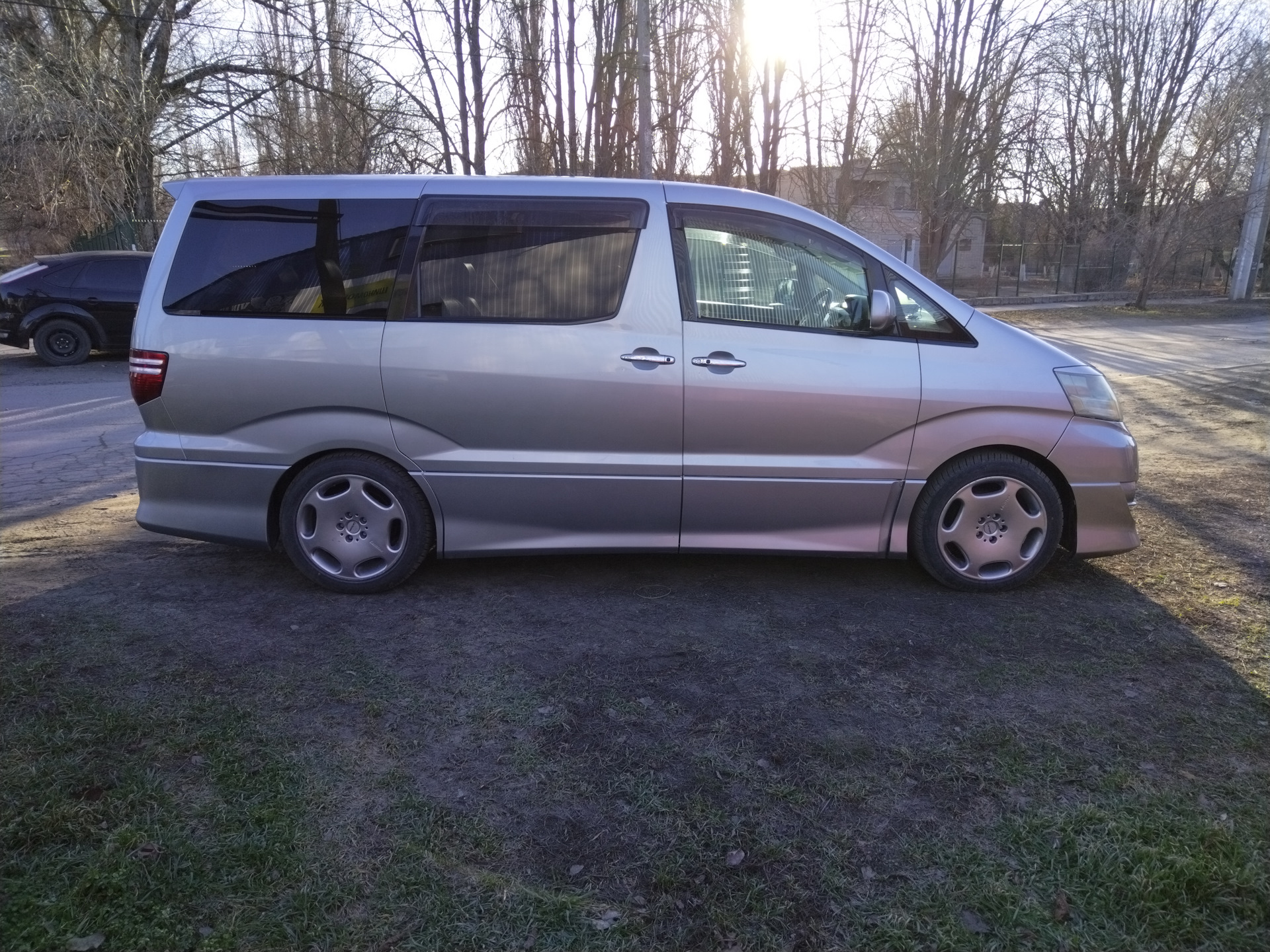 Поднял зад заменив короткие пружины на усиленные obc.Также удлинил ...