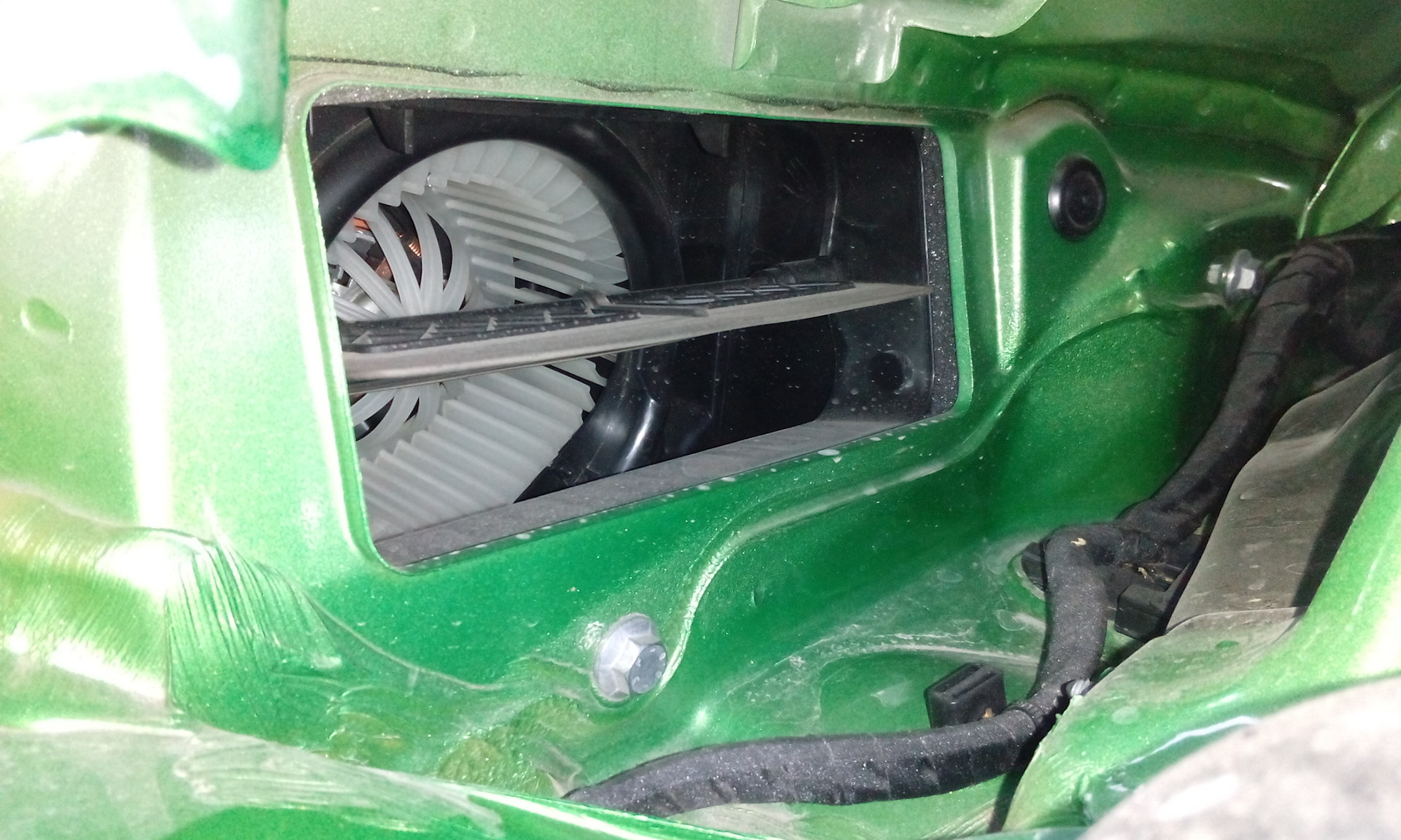 Установка дополнительного салонного фильтра - Skoda Rapid (1G), 1,6 л, 2014 года