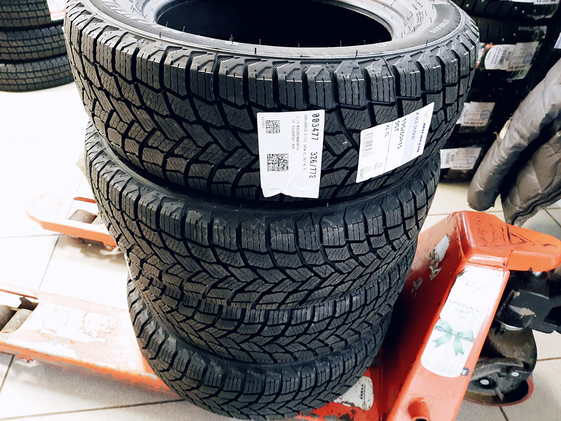 Зимняя шина michelin x ice snow. Michelin x-Ice Snow. Michelin x-Ice Snow SUV. Мишлен Икс айс Сноу 225/55/17. Мишлен Икс айс Сноу 275/45/20.