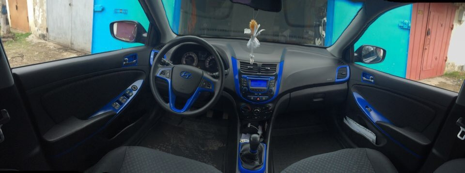 Покраска части пластика салона - Hyundai Solaris Hatchback, 1,6 л, 2011 года сво