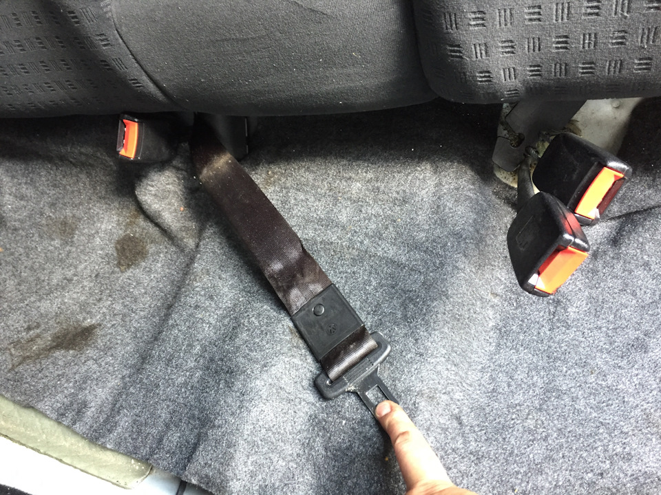 Как снимаются задние сиденья? — Volkswagen Passat B5, 1,8 л, 2003 года ...