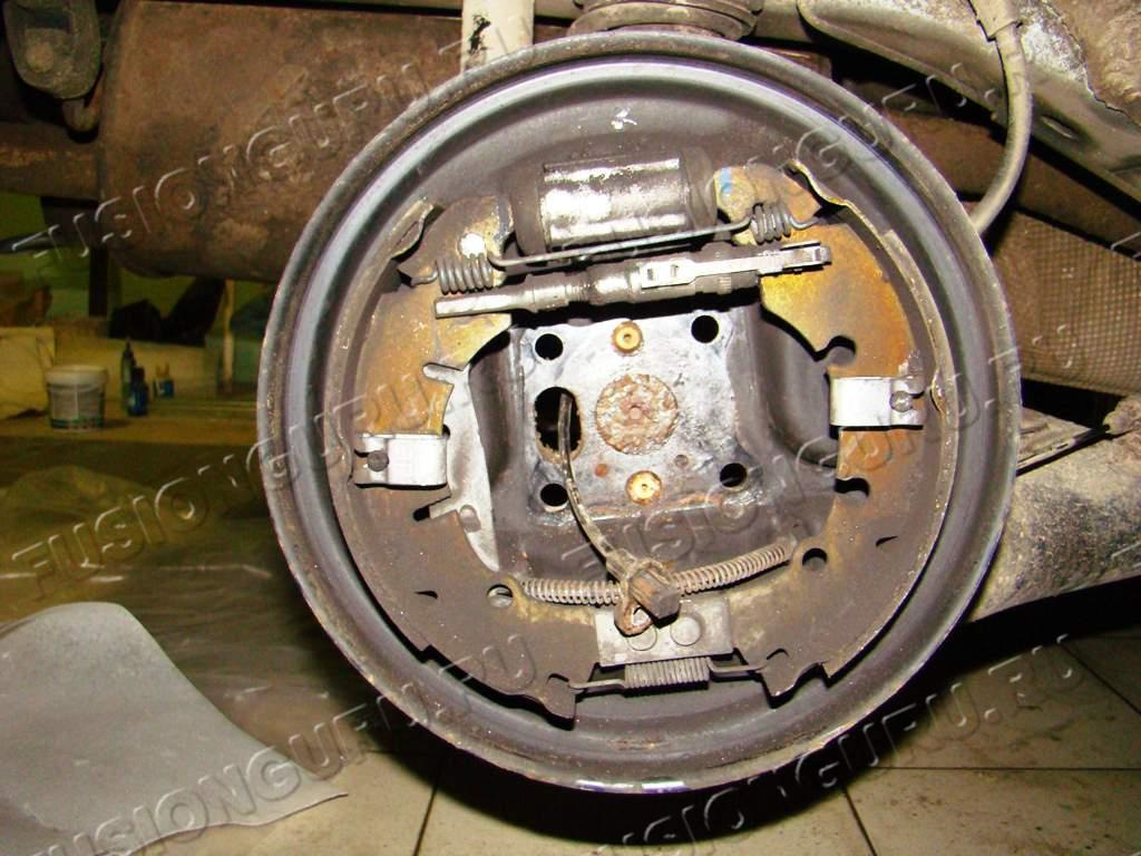 Как снять задний барабан фьюжн ТО барабанов и ручника - Ford Fusion, 1,6 л, 2005 года своими руками DRIVE2