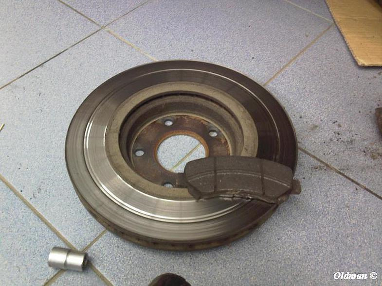 задняя колодка киа рио 3. на шевроле нива гремят передние колодки. колодки передние нива шевроле. авенсис т250 колодки гремят. камушек в колодке тормозной.