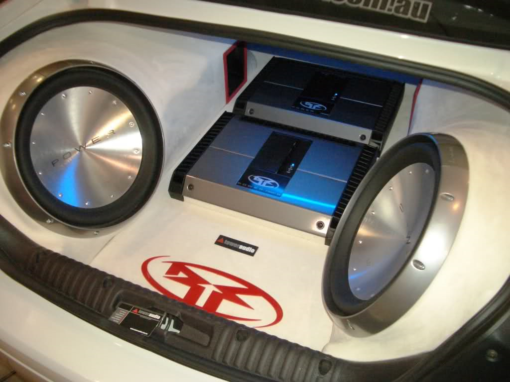 Audio tuning. Автозвук в багажнике. Инсталляция Автозвука в багажнике. Инсталляция аудиосистемы. Красивый автозвук в багажнике.