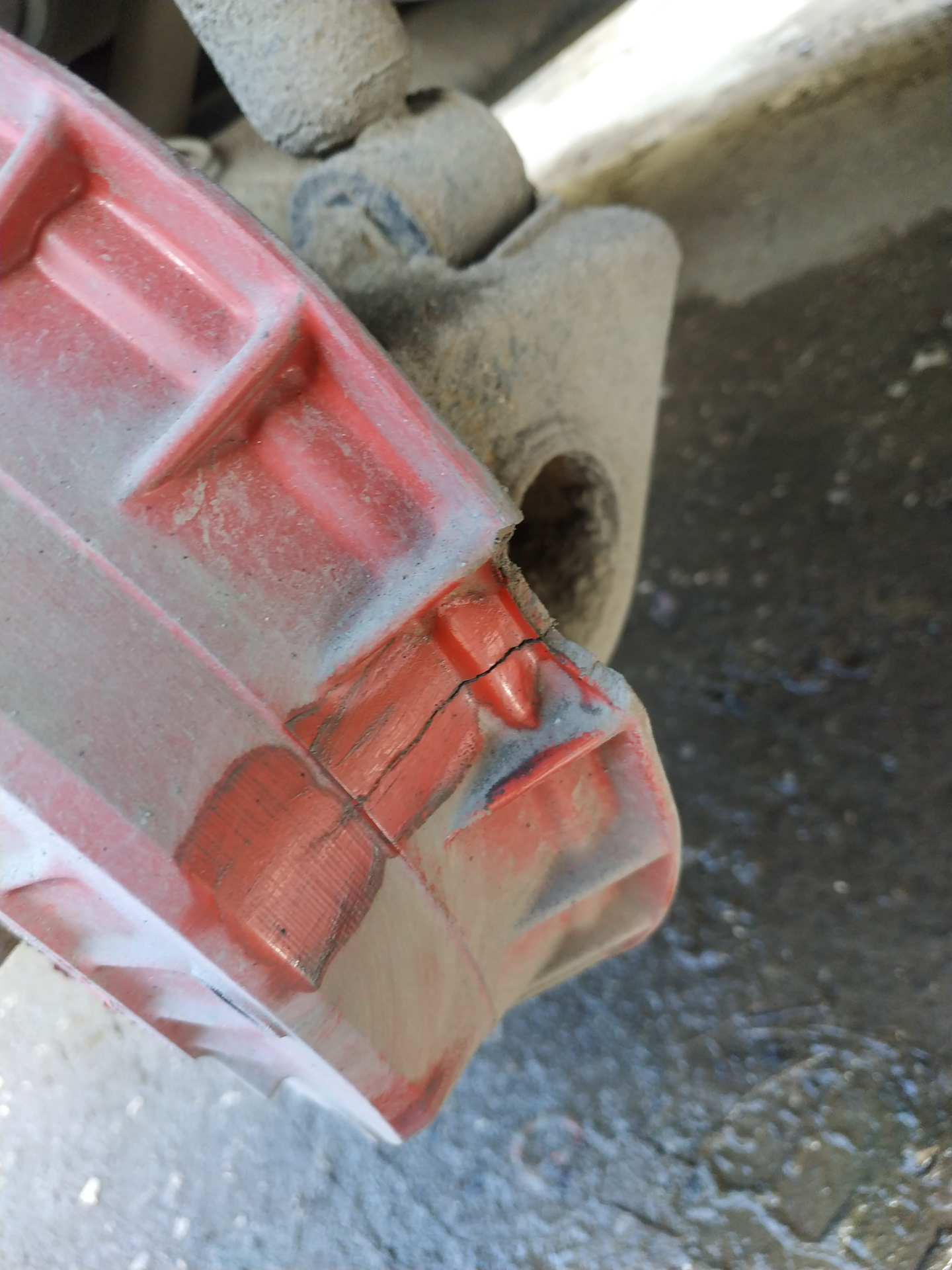 Переобувке (а нужен ли нам второй комплект дисков), тянет руль влево ...