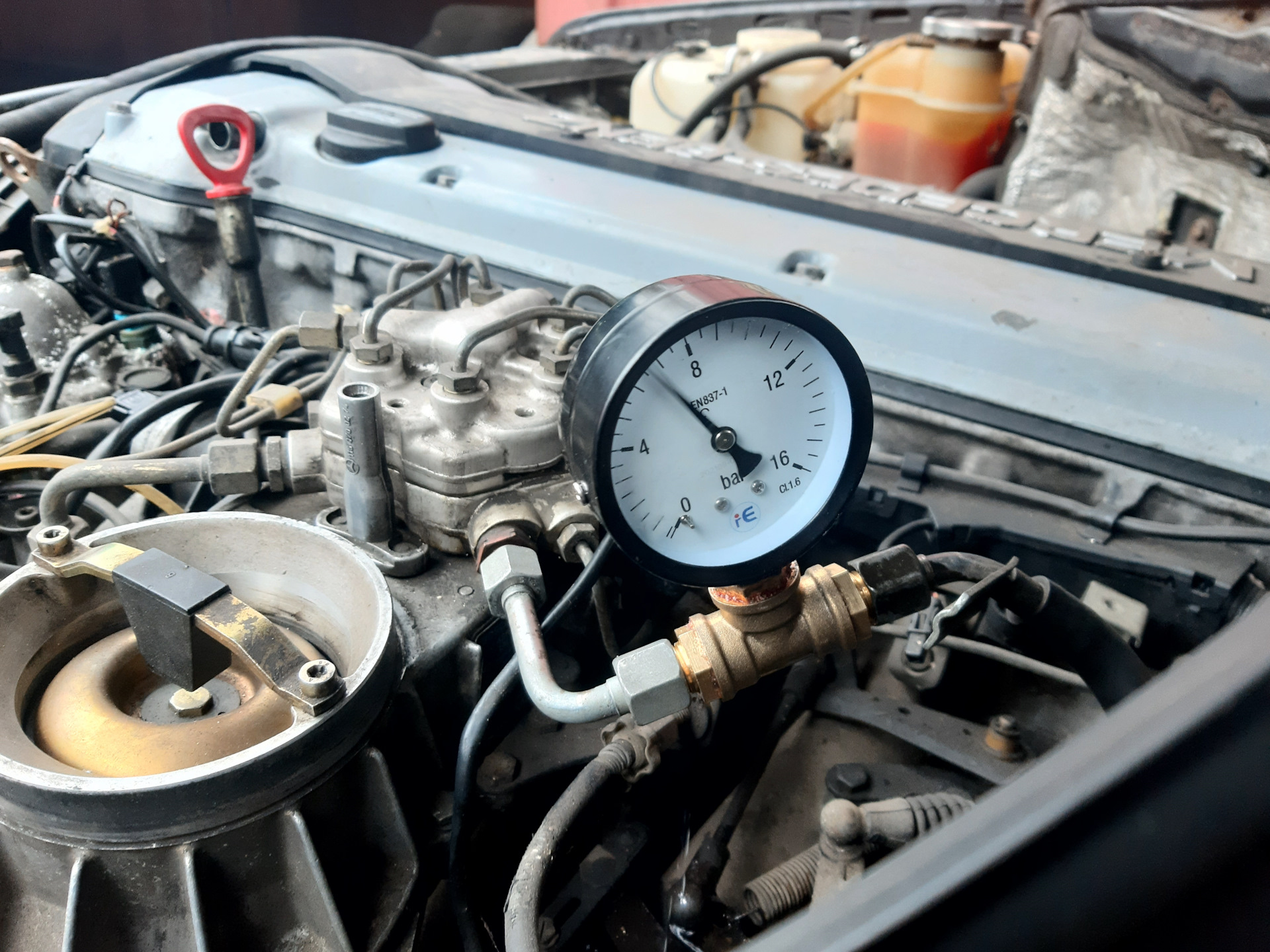 Как померить давление топливного насоса M140.980 — Mercedes-Benz E ...